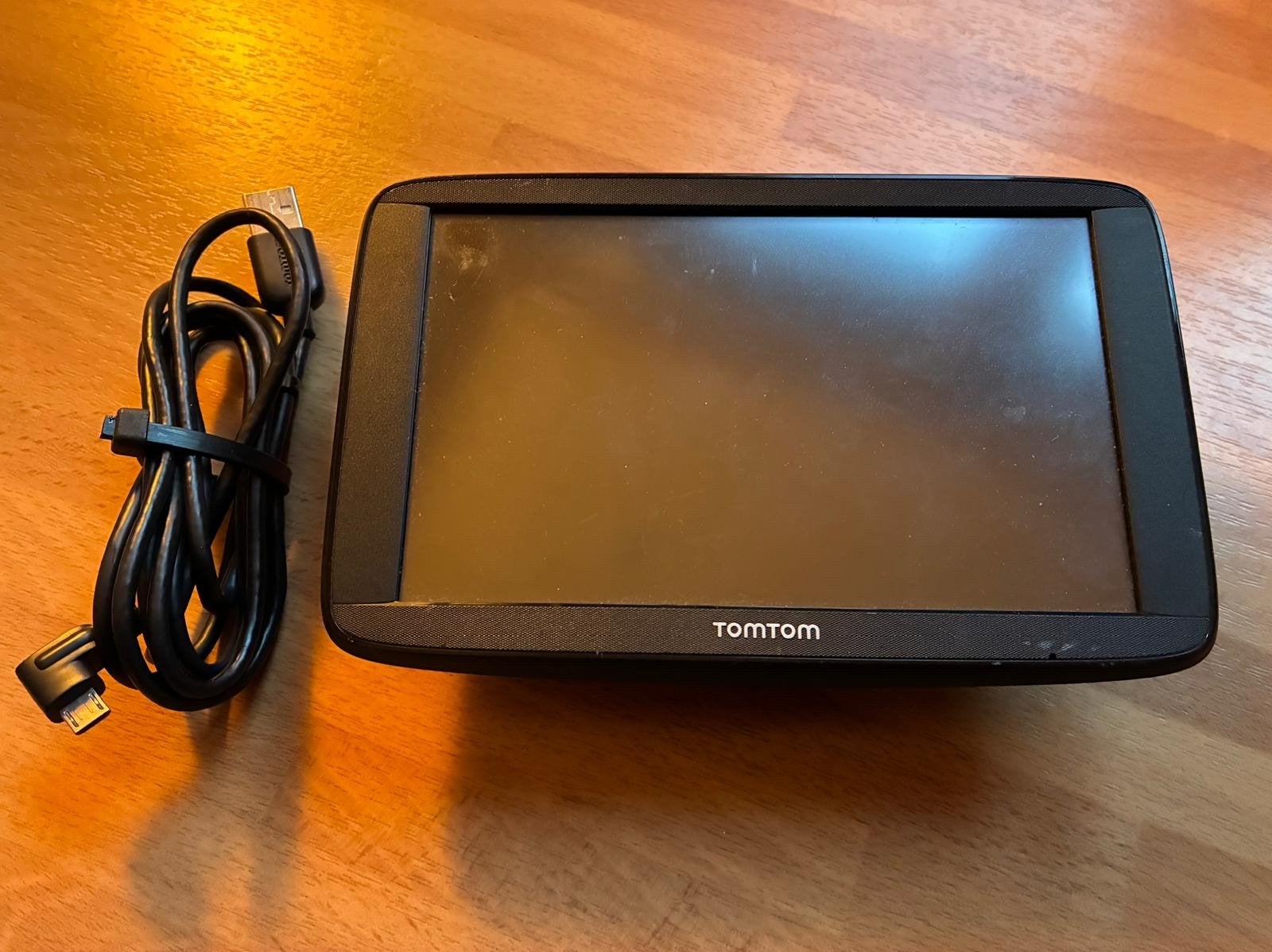 TomTom VIA 62 Navigatiesysteem met Oplader, Auto diversen, Ophalen of Verzenden, Zo goed als nieuw