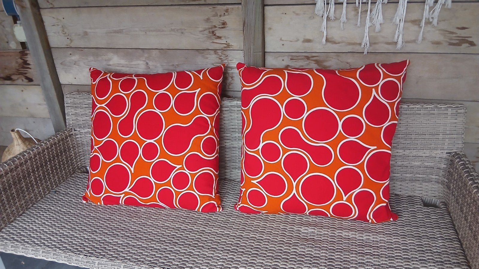 2 Retro Sierkussens Rood/Oranje 60x60 cm, Gebruikt, Meerkleurig, Met print, Vierkant