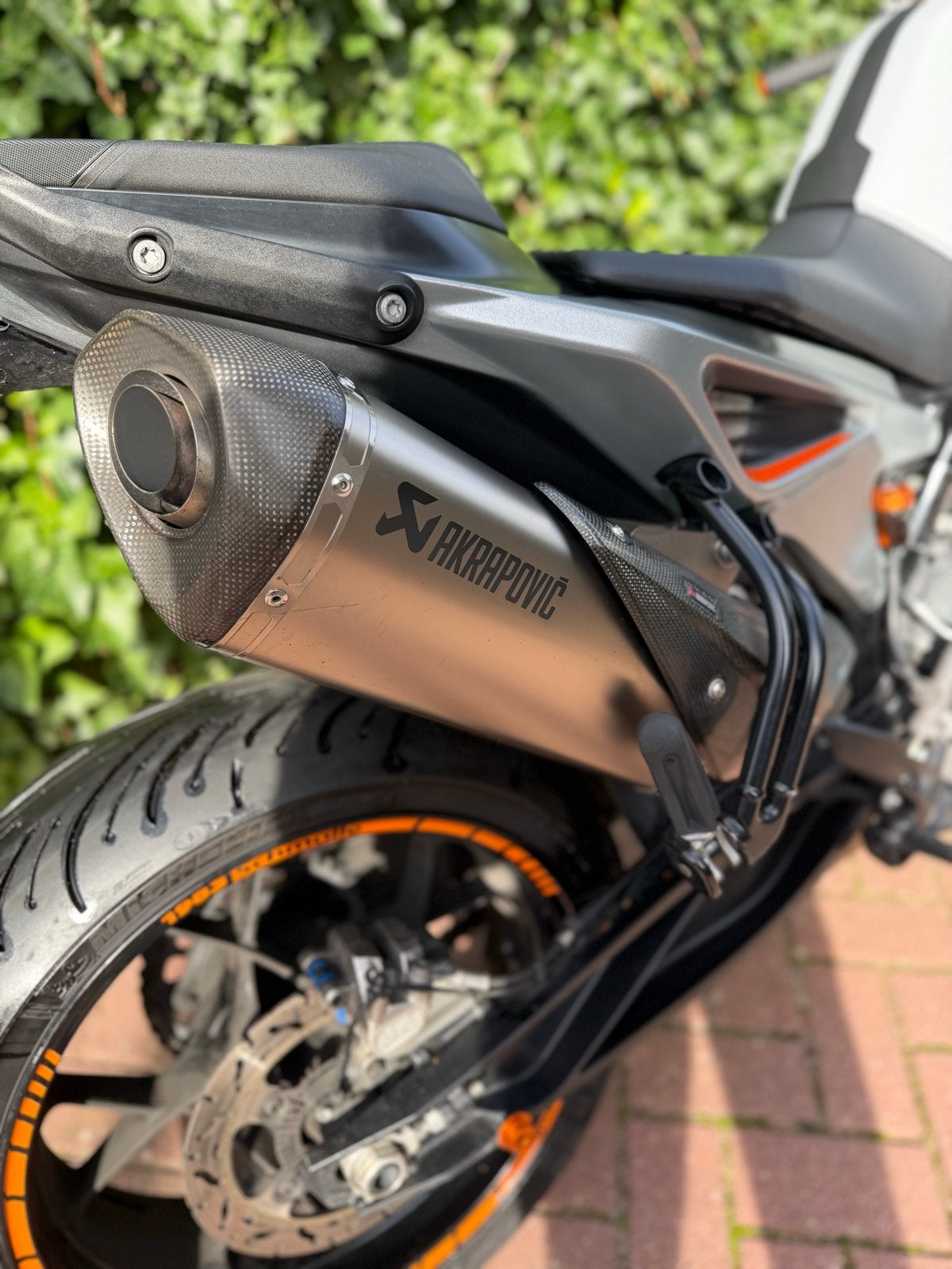 KTM Duke 790 met Akrapovic uitlaat en LED verlichting, Motoren, 2 cilinders, Motorrijbewijs A, Particulier, Meer dan 35 kW