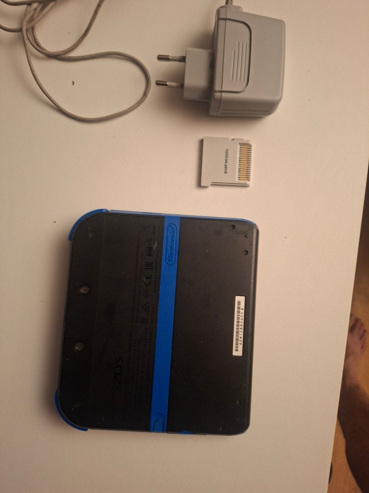 Nintendo 2DS met oplader en spel, 1 speler, Ophalen, Gebruikt, Vanaf 7 jaar