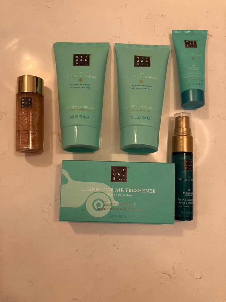Rituals Karma set auto parfum scrub body mist, Ophalen of Verzenden, Nieuw, Bad & Douche