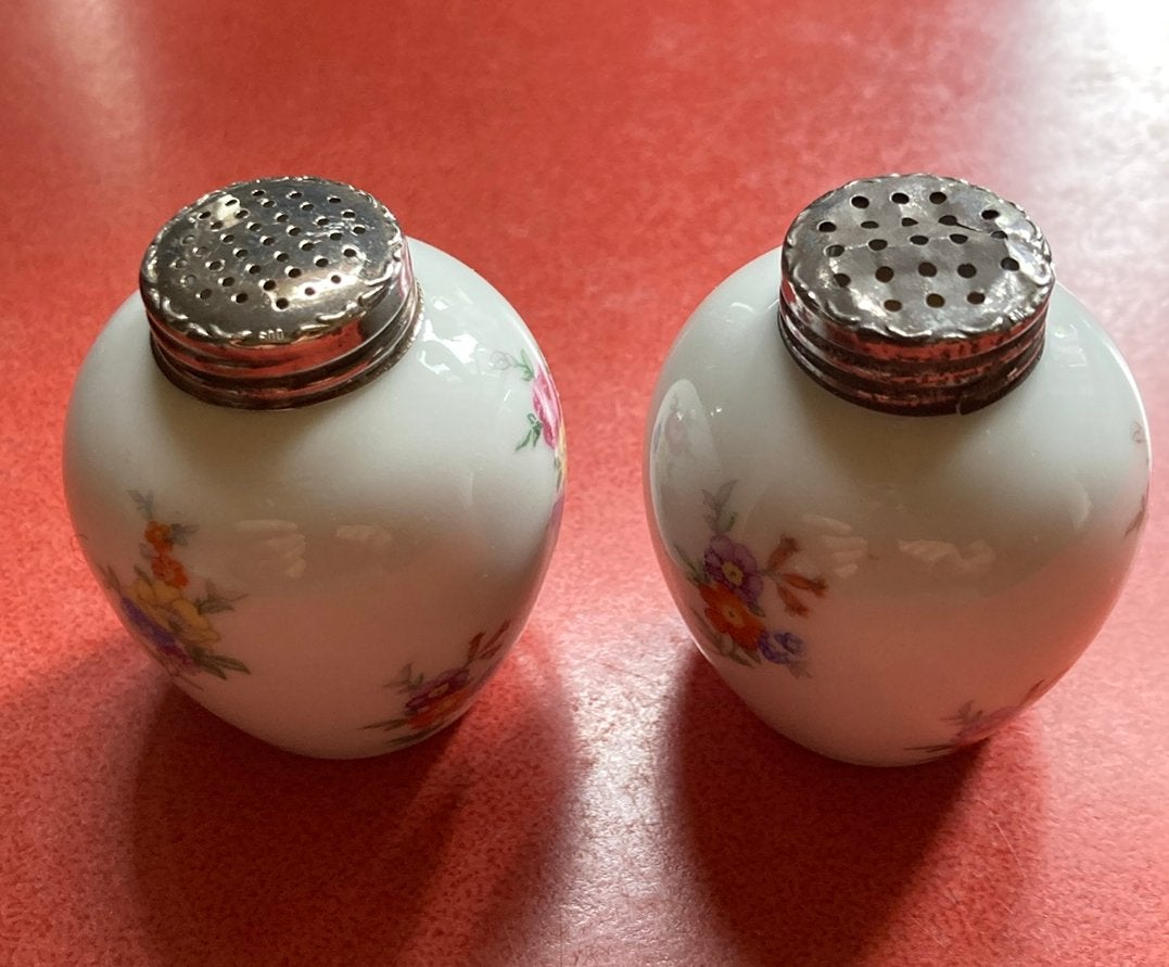 Antiek porseleinen peper- en zoutstel met 800 zilveren dop, Antiek en Kunst, Ophalen of Verzenden