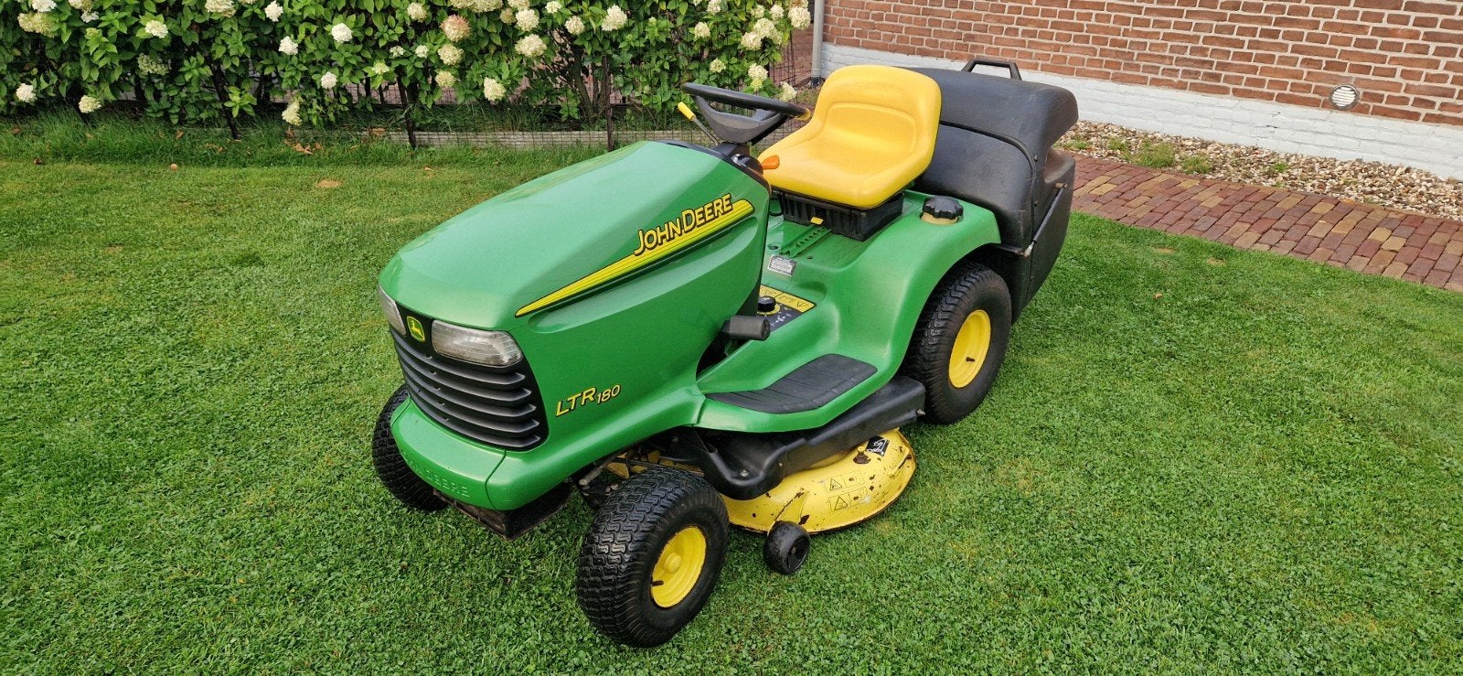 John Deere LT180 2 Cilinder motor., John Deere, Gebruikt, Ophalen of Verzenden, Opvangbak
