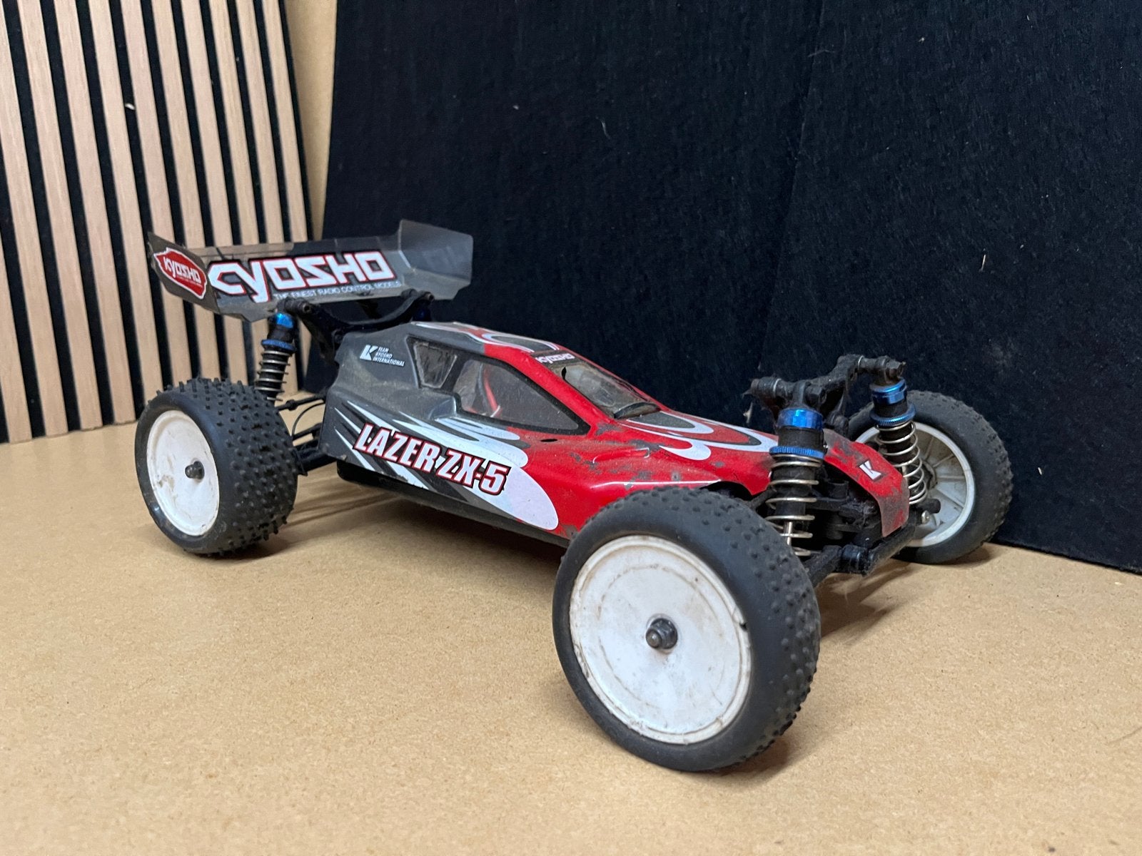 Kyosho Lazer ZX-5 RC Buggy, Hobby en Vrije tijd, Modelbouw | Radiografisch | Auto's, Elektro, Gebruikt, Auto offroad, Ophalen of Verzenden