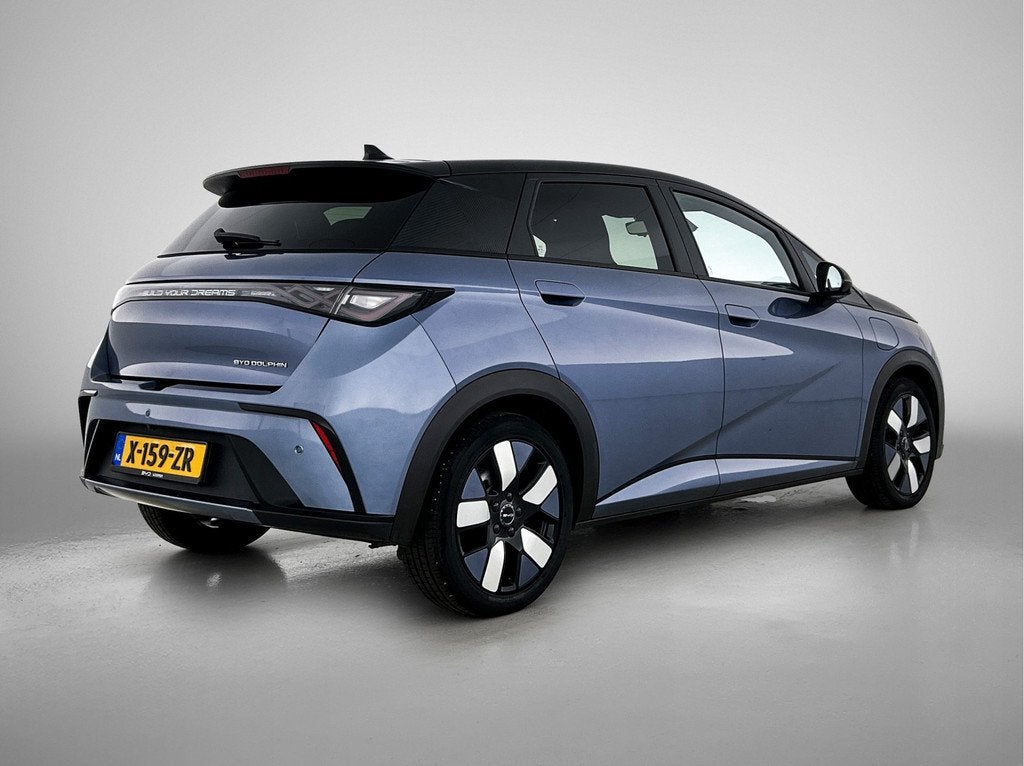 BYD Dolphin Design 60.4 kWh | Origineel NL! | (bj 2024), Auto's, BYD, Gebruikt, Zwart, Blauw, 33 min