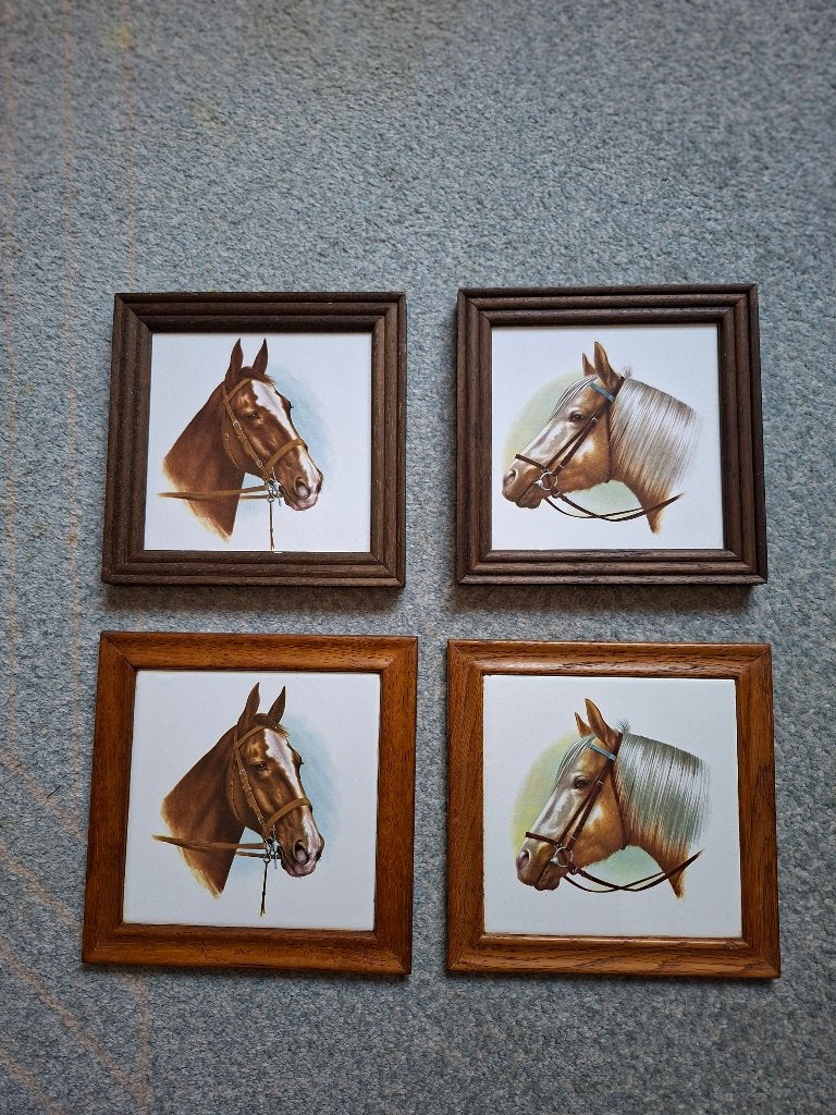 Vier tegels met paarden motief., Ophalen of Verzenden