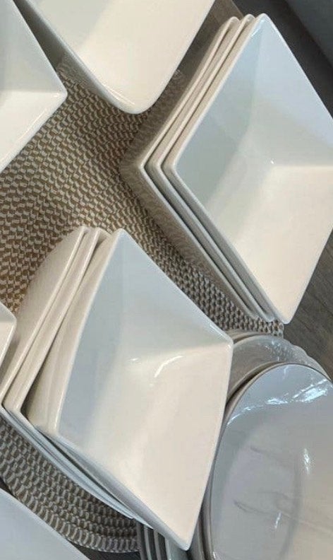Wit vierkant servies - modern en stijlvol, Huis en Inrichting, Ophalen, Gebruikt, Keramiek, Modern