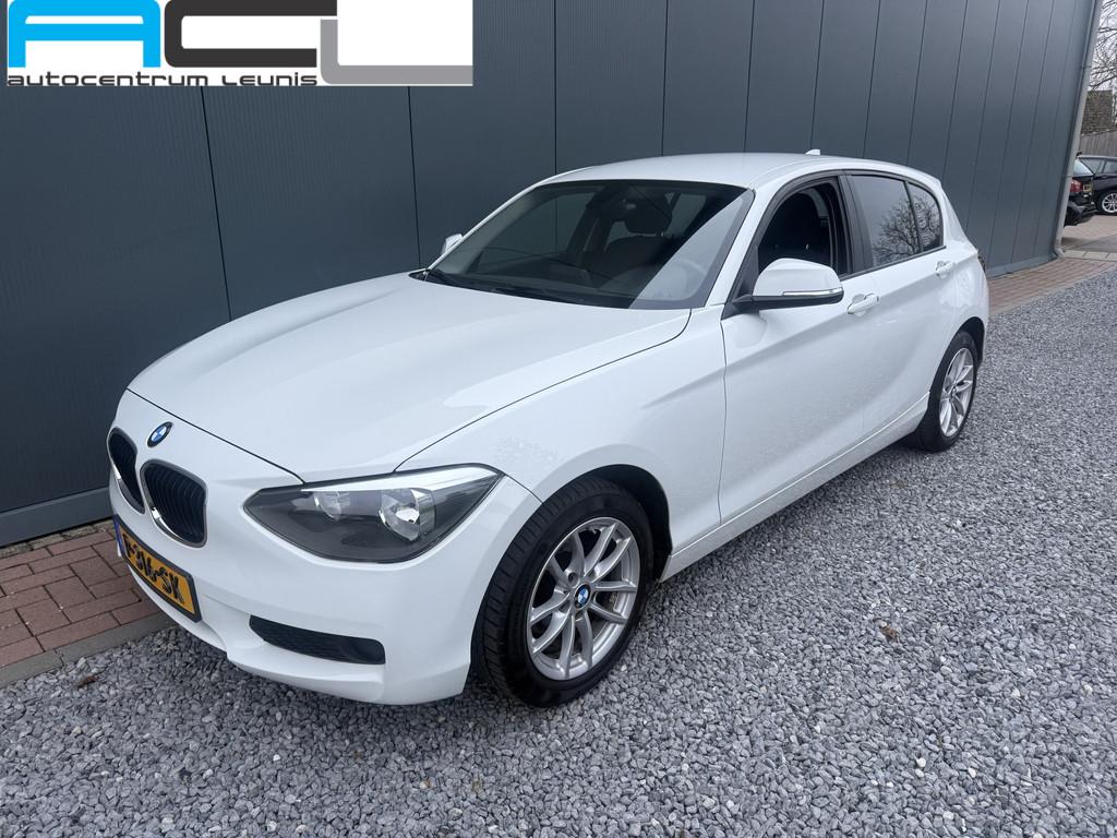 BMW 1-serie 114i Executive Sportline 5-drs (bj 2014), 1-Serie, Gebruikt, 4 cilinders, Wit