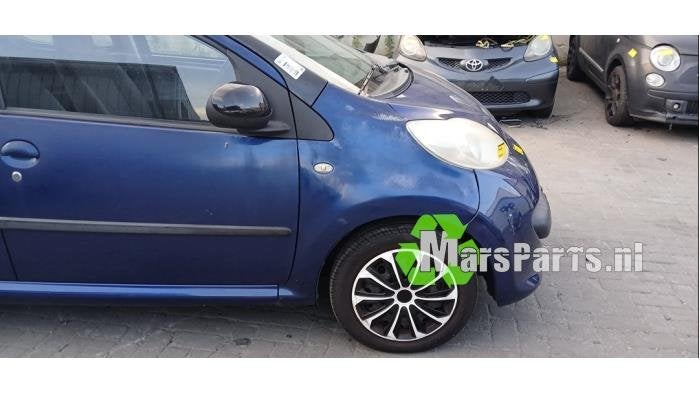 Scherm rechts-voor van een Peugeot 107 (KNR)