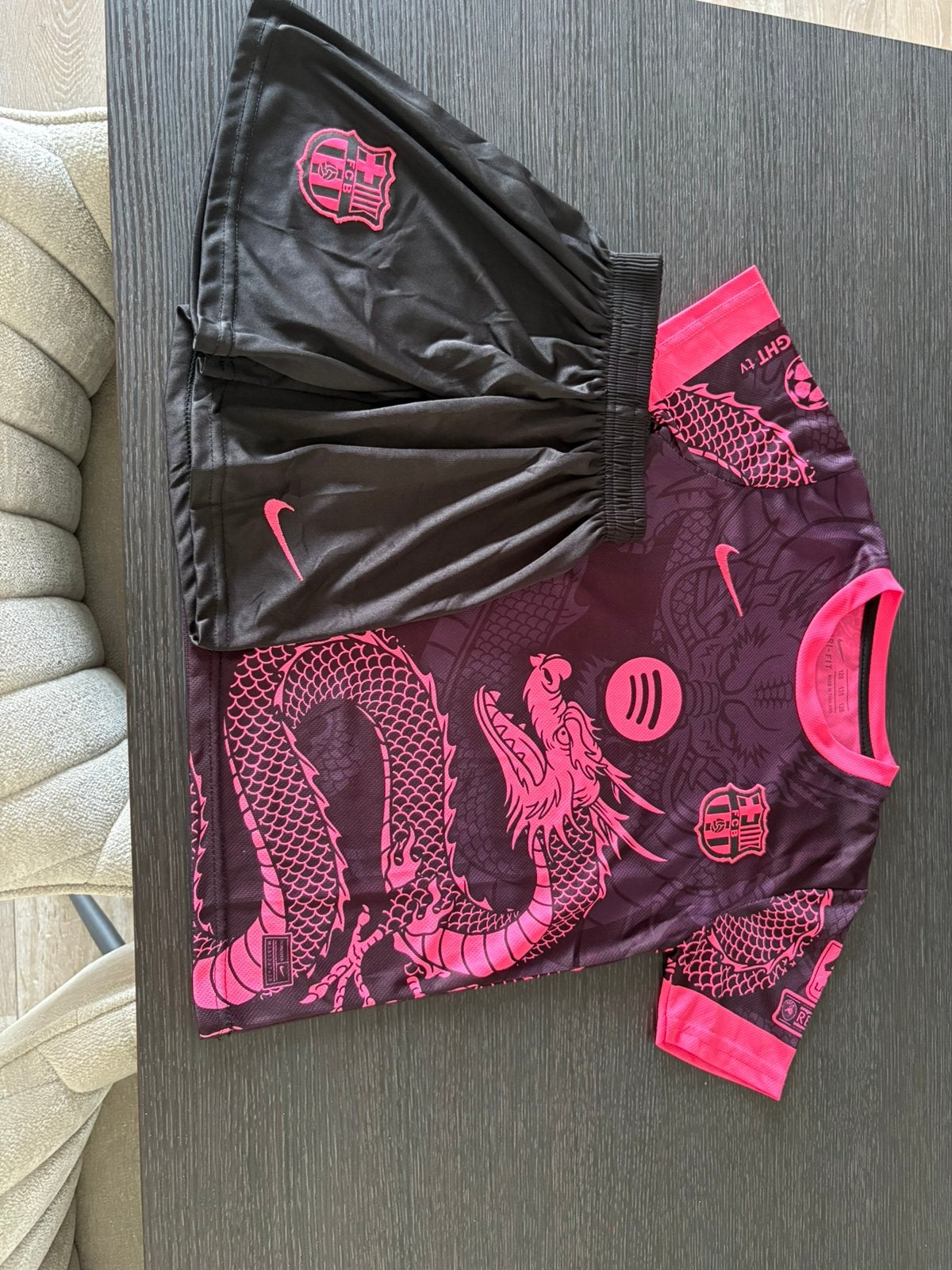 FC Barcelona tenue maat 128 REPLICA!, Maat XS of kleiner, Ophalen of Verzenden, Zo goed als nieuw, Shirt