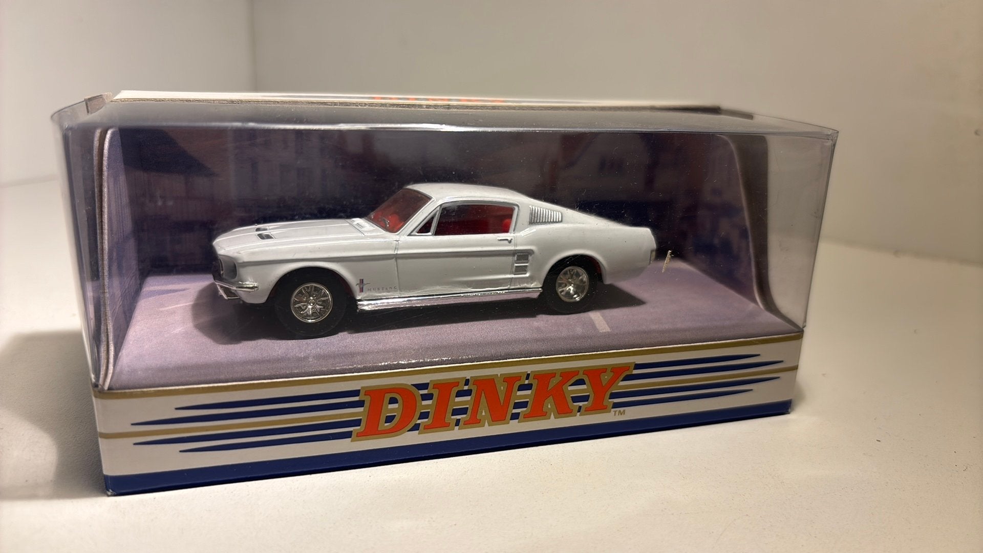 Ford mustang fast back 1967 dinky matchbox 1.43, Auto, Ophalen of Verzenden, A, A