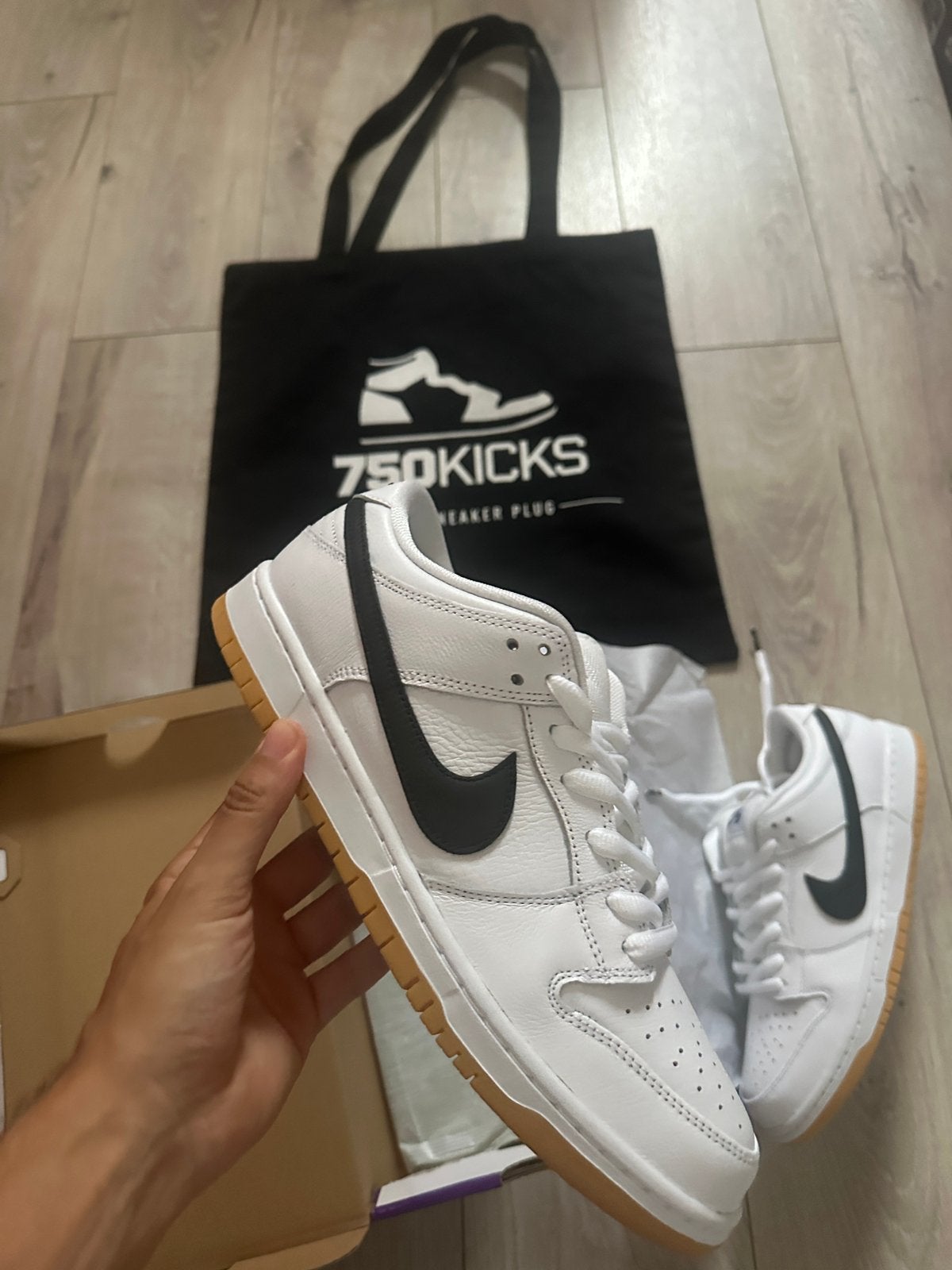 Nike SB Dunk Low White Gum Maat EU44 - US10, Wit, Nieuw, Ophalen of Verzenden, Sneakers of Gympen