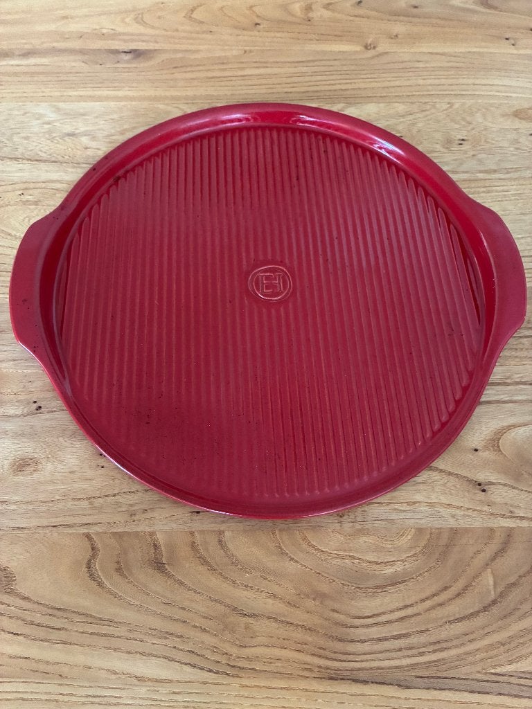 Emile Henry Pizzasteen 31cm, Huis en Inrichting, Keuken | Potten en Pannen, Ophalen of Verzenden, Zo goed als nieuw, Steen/keramiek