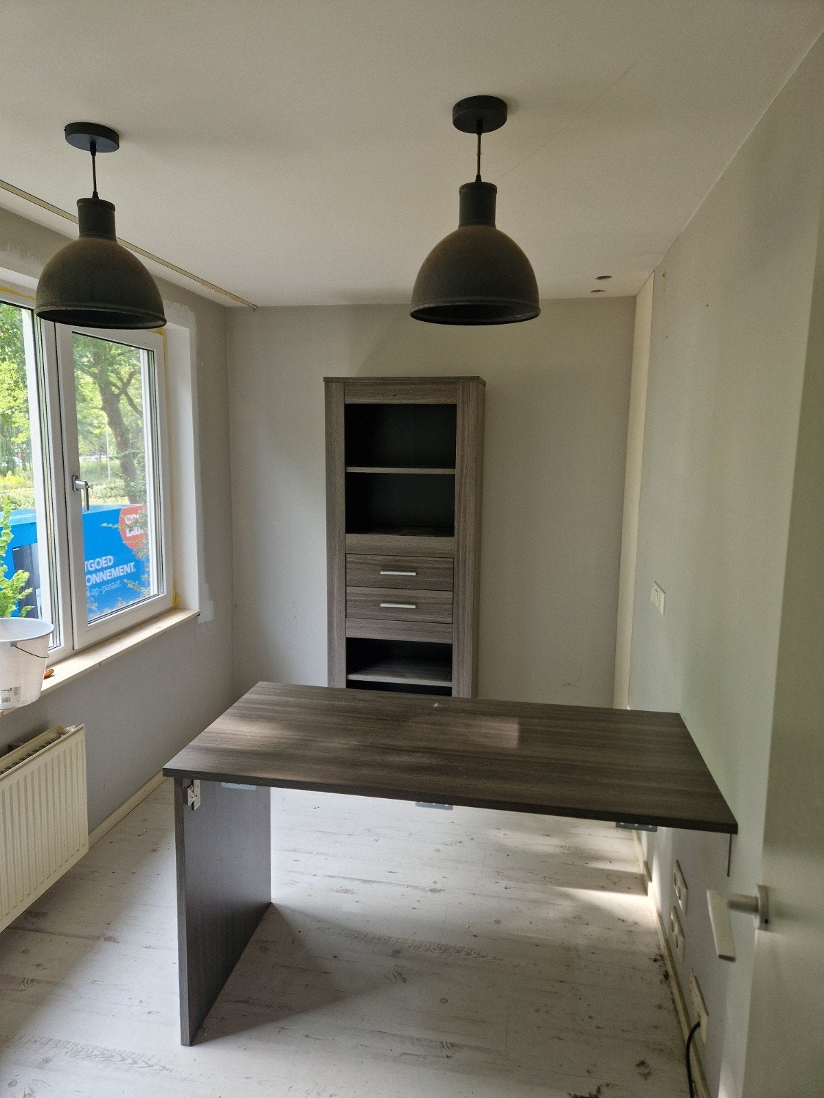 Smalle hoge kast met bijpassend bureau - gratis afhalen, Ophalen, Met plank(en), Gebruikt, 50 tot 100 cm
