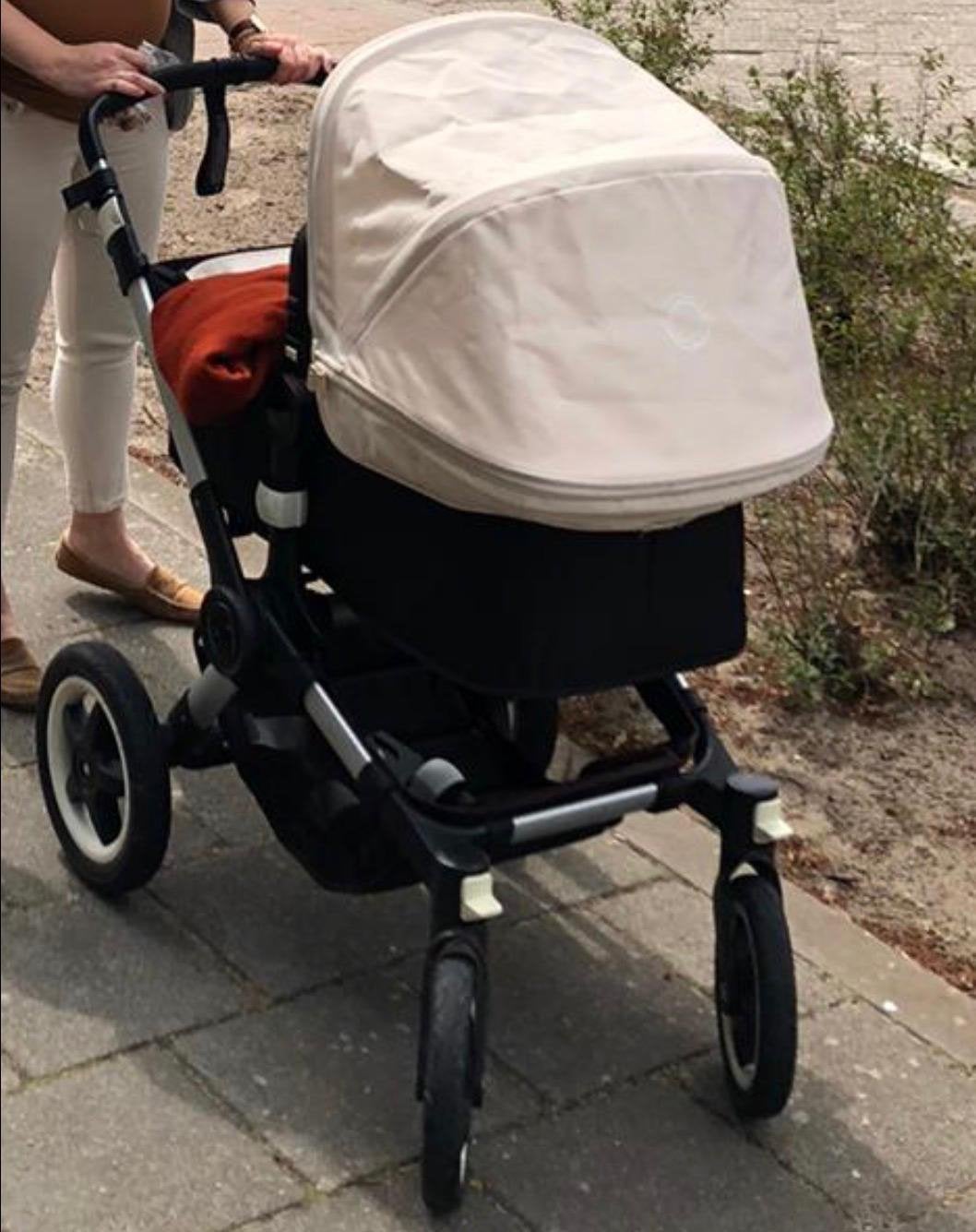 Bugaboo Buffalo combi kinderwagen - zwart met witte kap, Ophalen, Bugaboo, Verstelbare duwstang, Zo goed als nieuw