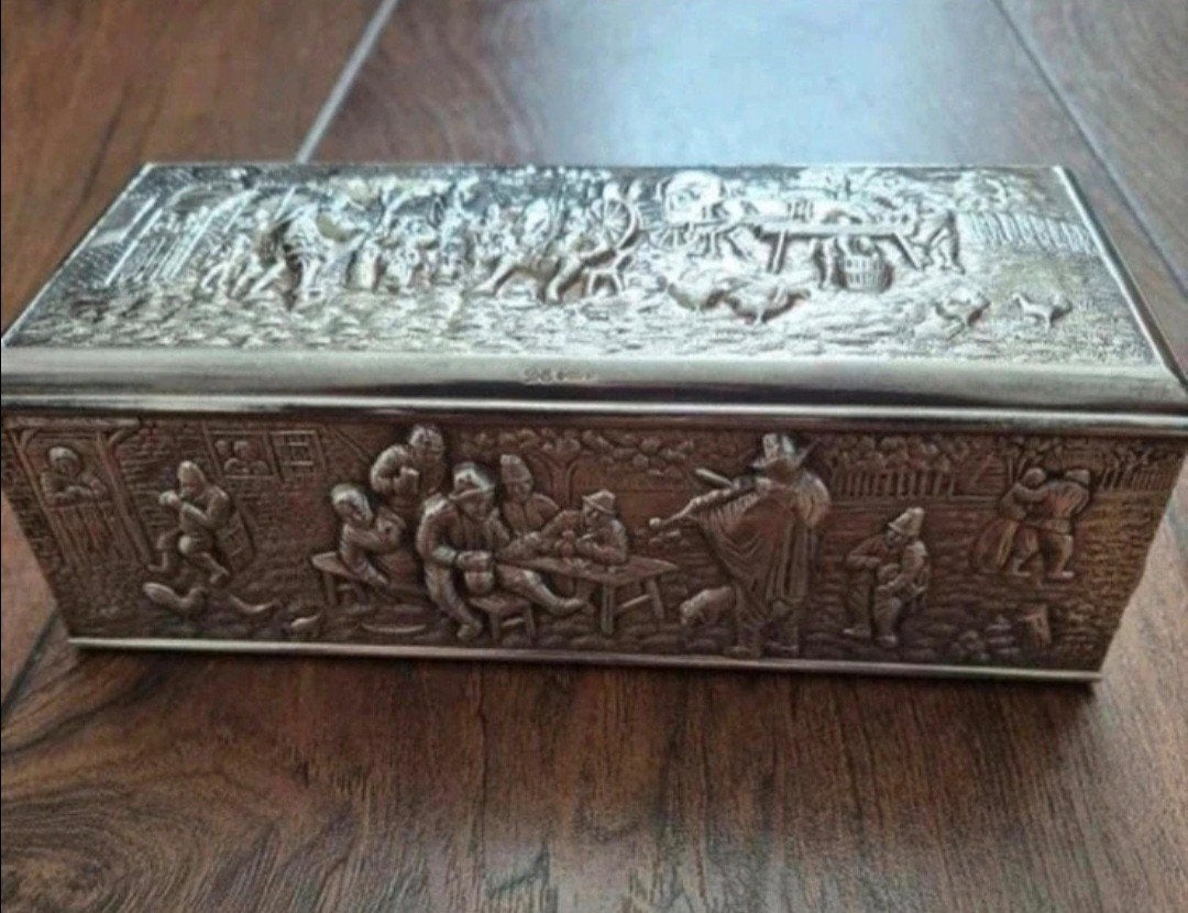 vintage verzilverd lepeldoosje met Reliëfscènes, Ophalen of Verzenden, Zilver