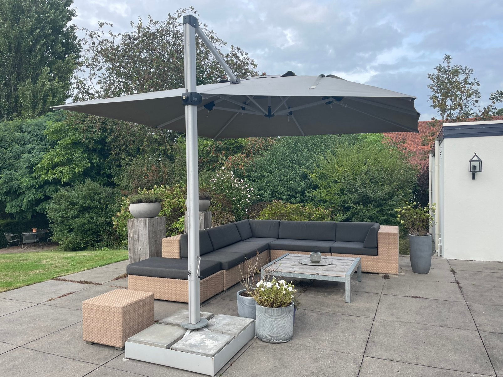 Grote Solero zweefparasol 4  4 meter met voet, Tuin en Terras, Ophalen, Gebruikt, Zweefparasol, Verstelbaar
