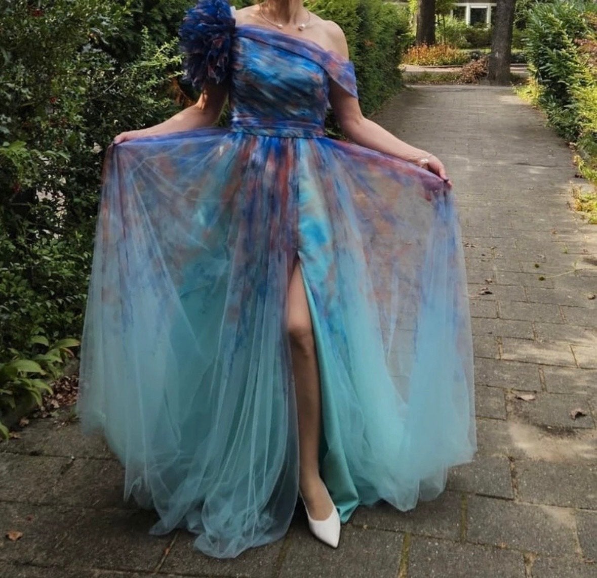 Prachtige Galajurk Blauw/Groen met Split, Maat 38/40 (M), Galajurk, Meerkleurig, Ophalen of Verzenden