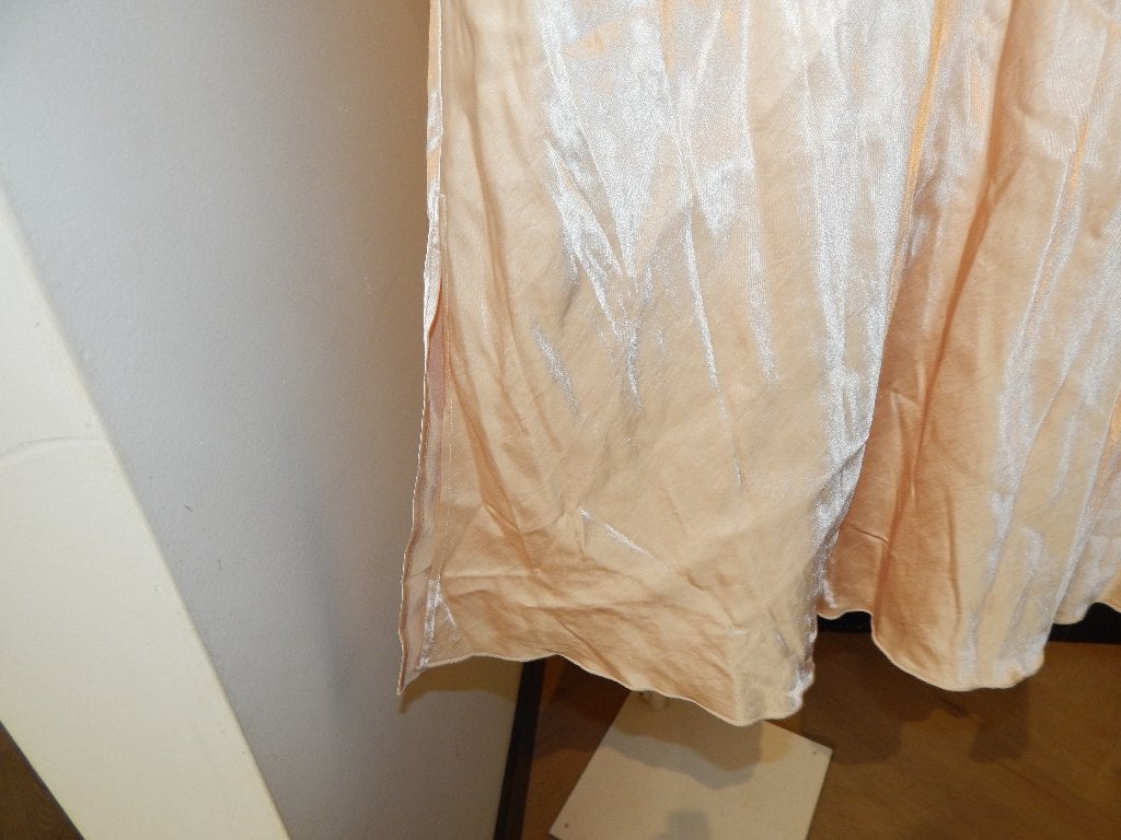 Arket lange rok beige parlemoer tint glanzende stof EU44, Kleding | Dames, Maat 38/40 (M), Verzenden, Beige, Zo goed als nieuw