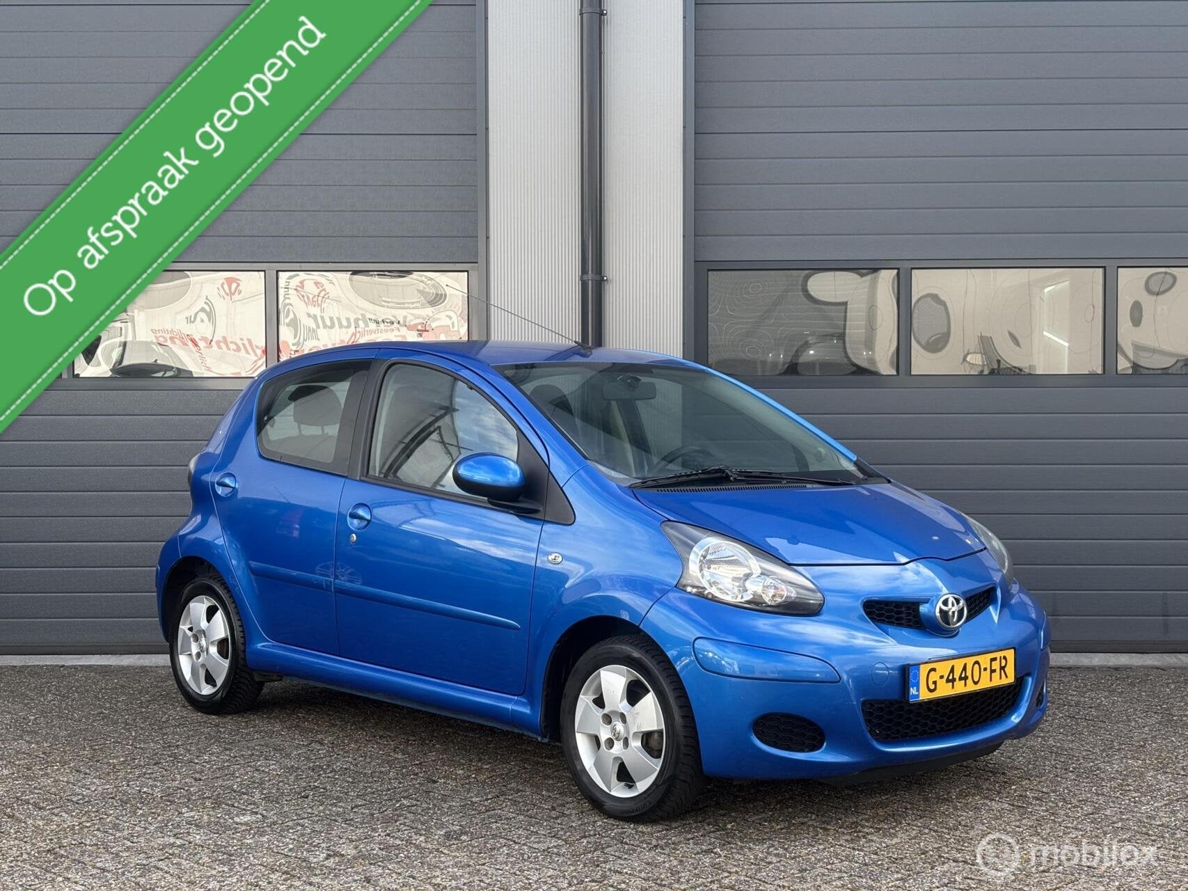 Toyota Aygo 1.0-12V Dynamic Blue Uitvoering / 5DRS, Voorwielaandrijving, Metallic lak, 68 pk, Bedrijf