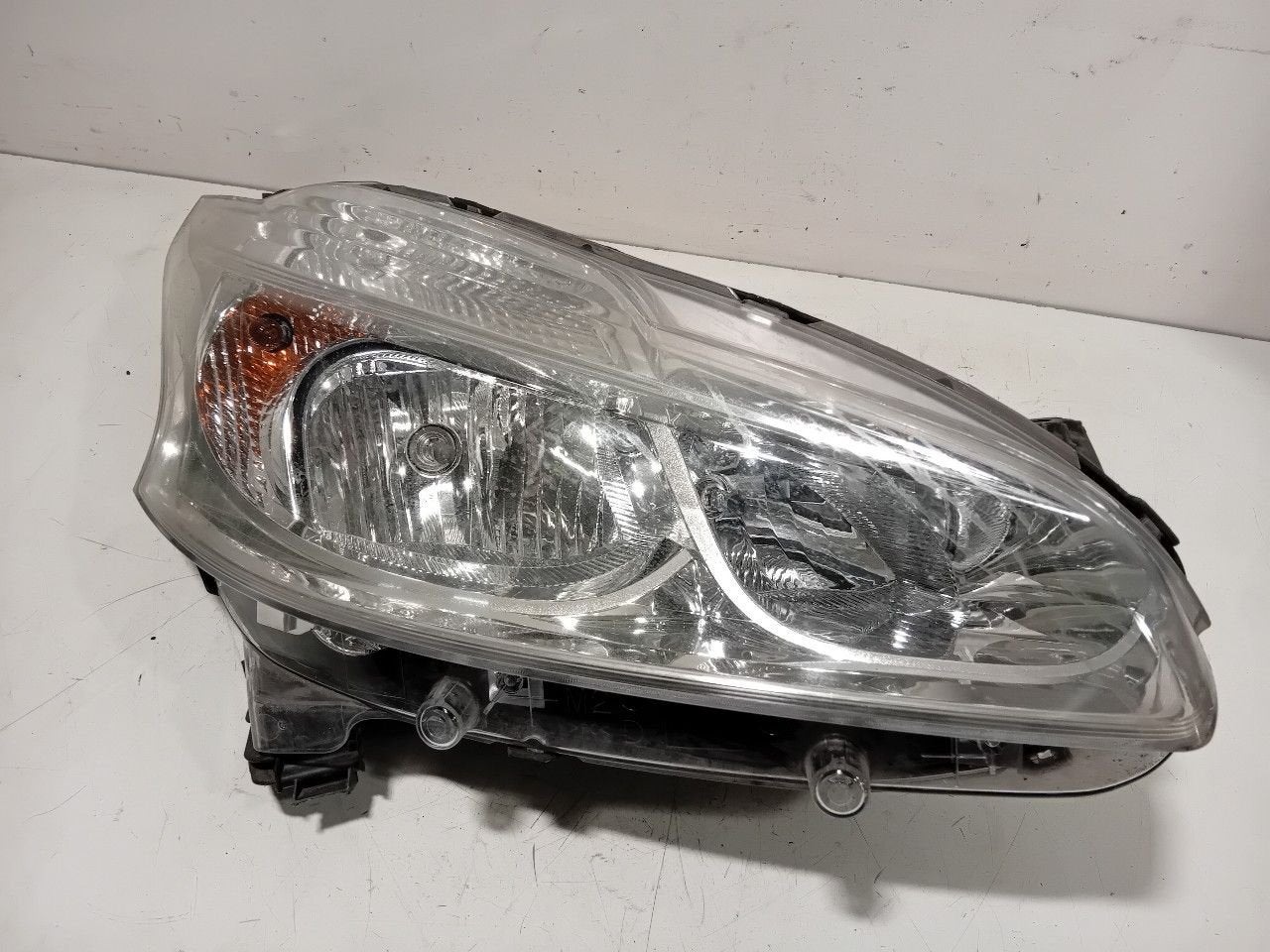 Koplamp rechts Peugeot 208, Auto-onderdelen, Verlichting, Onderdelen@venauto.nl, Van der Ven Autorecycling B.V., Gebruikt, Ettenseweg 76, 4706 PB Roosendaal, The Netherlands