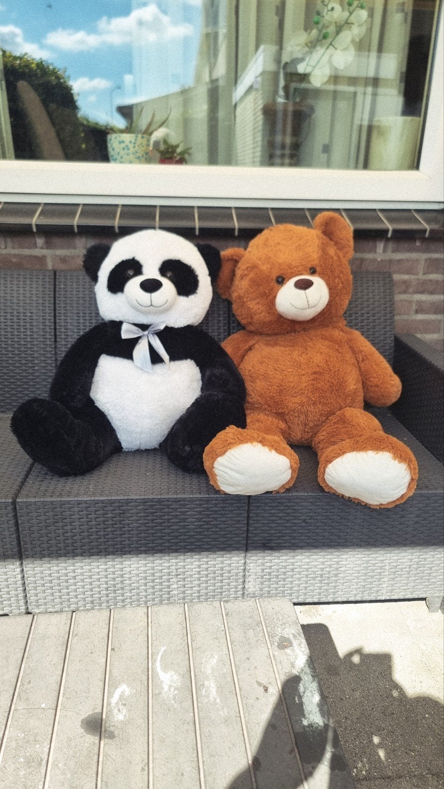 Twee knuffelberen, panda en bruine beer, Ophalen, Zo goed als nieuw