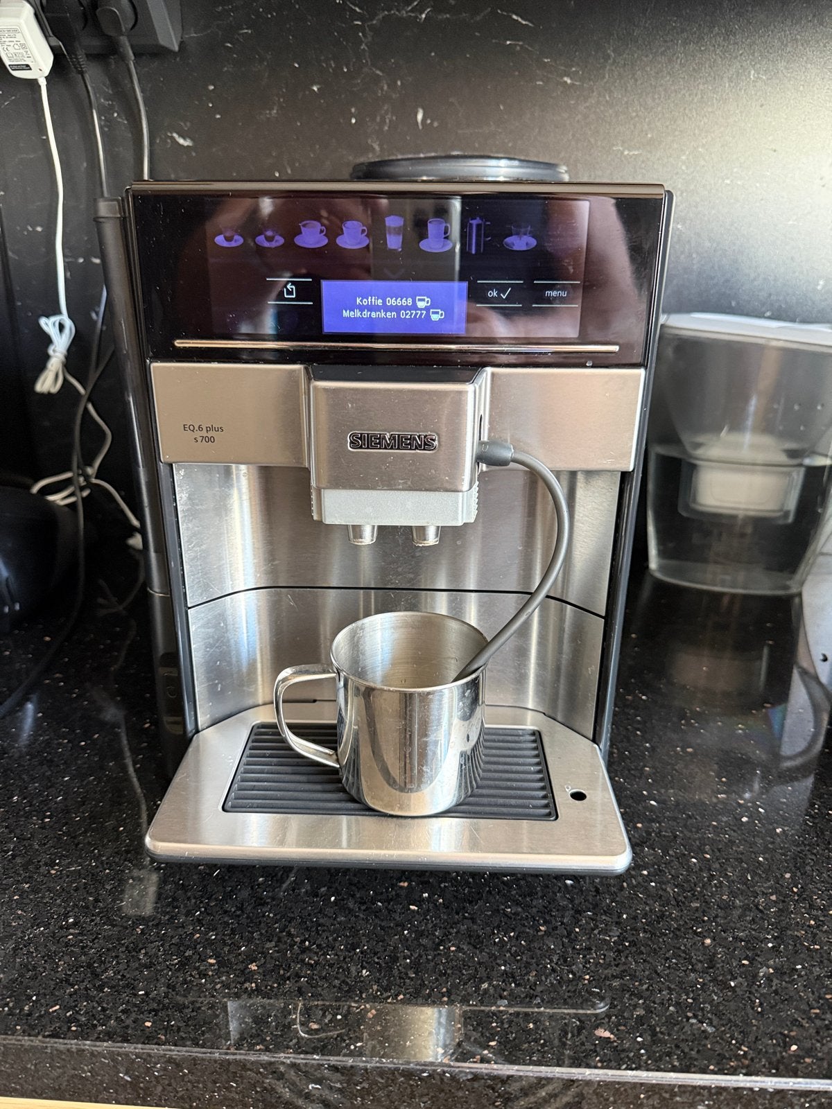 Siemens EQ.6 plus s700 volautomatische koffiemachine, Witgoed en Apparatuur, Ophalen, Afneembaar waterreservoir, Gebruikt, 10 kopjes of meer