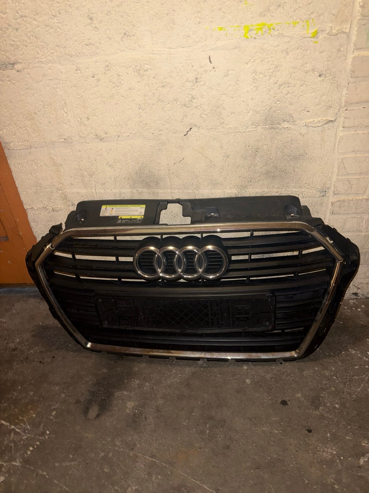 Audi A3 S3 8V facelift Grille met logo - beschadigd zie foto, Gebruikt, Voor, Bumper, Audi