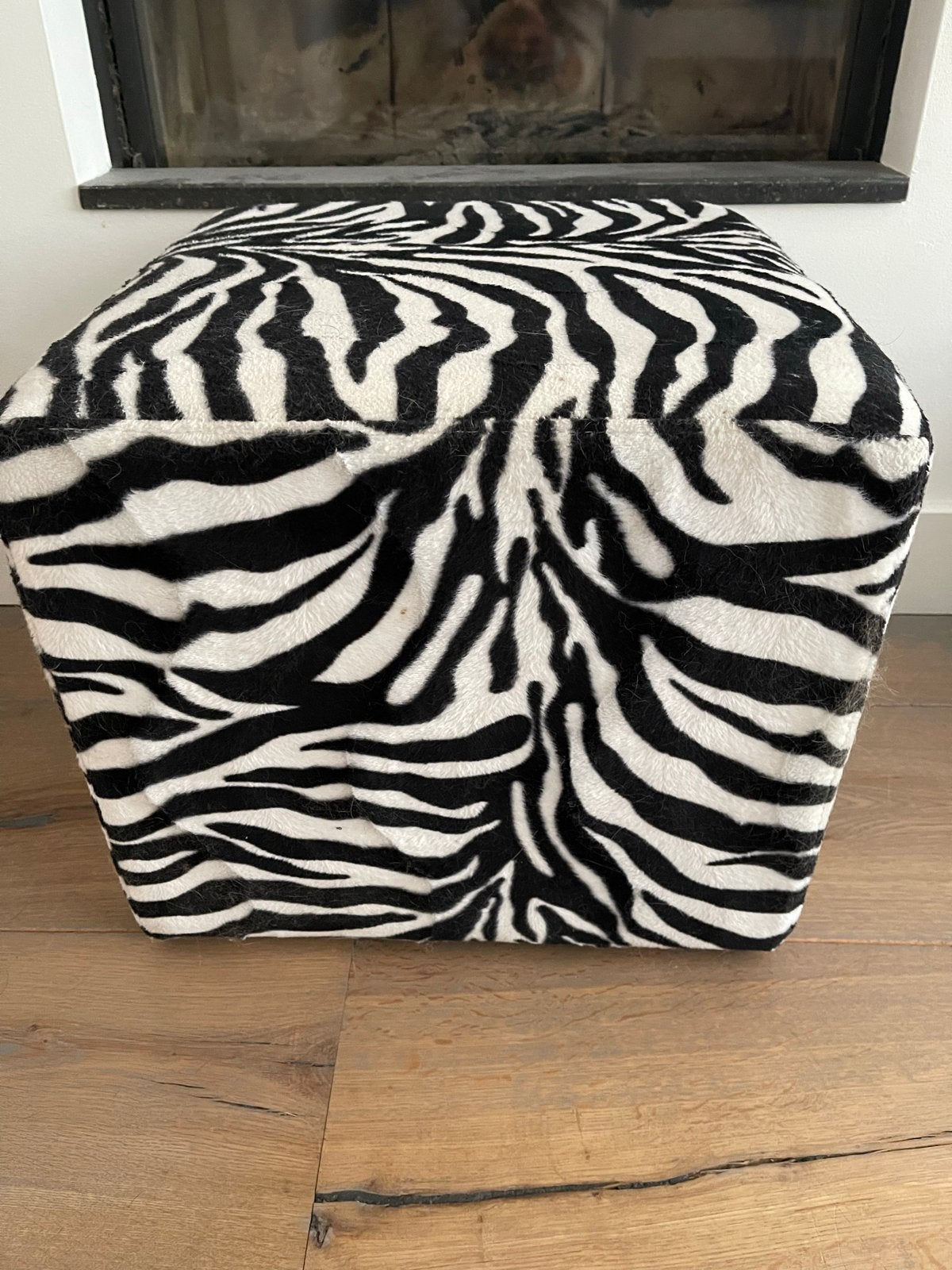 Zebraprint poef - Stijlvolle voetenbank of bijzettafel, Ophalen, Minder dan 50 cm, Gebruikt, Vierkant