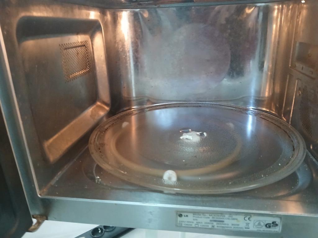 Wavedom Magnetron met verschillende ovenstanden, Ophalen, Combimagnetron, Grill, Zo goed als nieuw