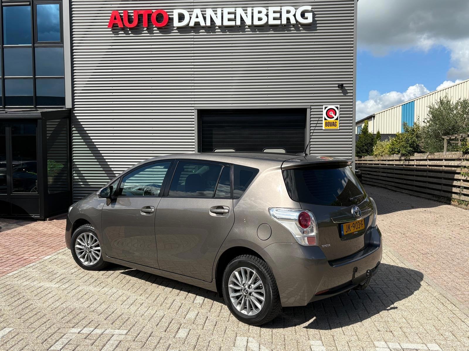 Toyota Verso 1.6 VVT-i Aspiration NIEUWE APK WEINIG KM, Auto's, Voorwielaandrijving, Dealer onderhouden, Euro 6, 4 cilinders