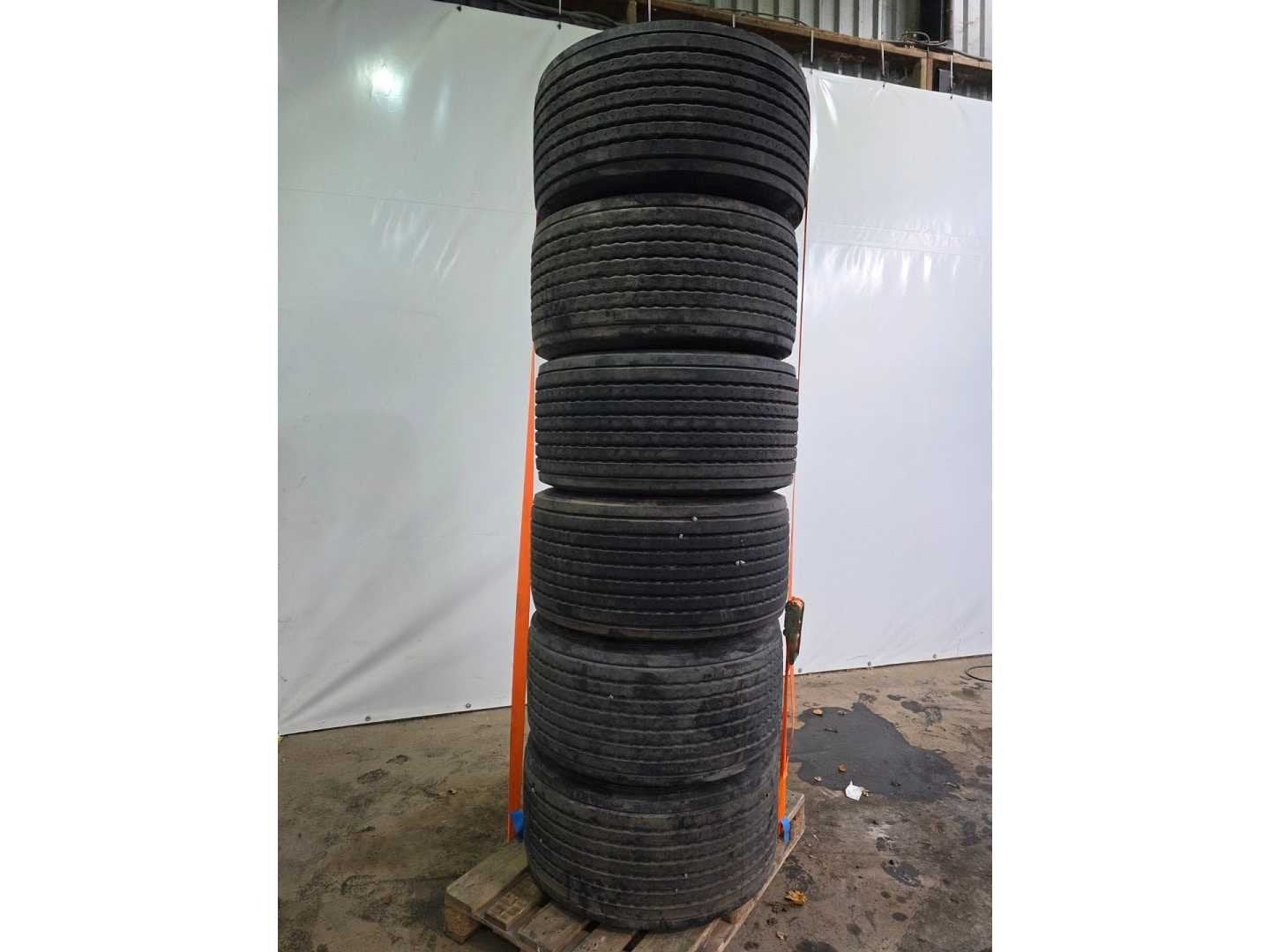 Michelin - Vrachtwagenband 445/45 R19.5, Gebruikt, Band(en)
