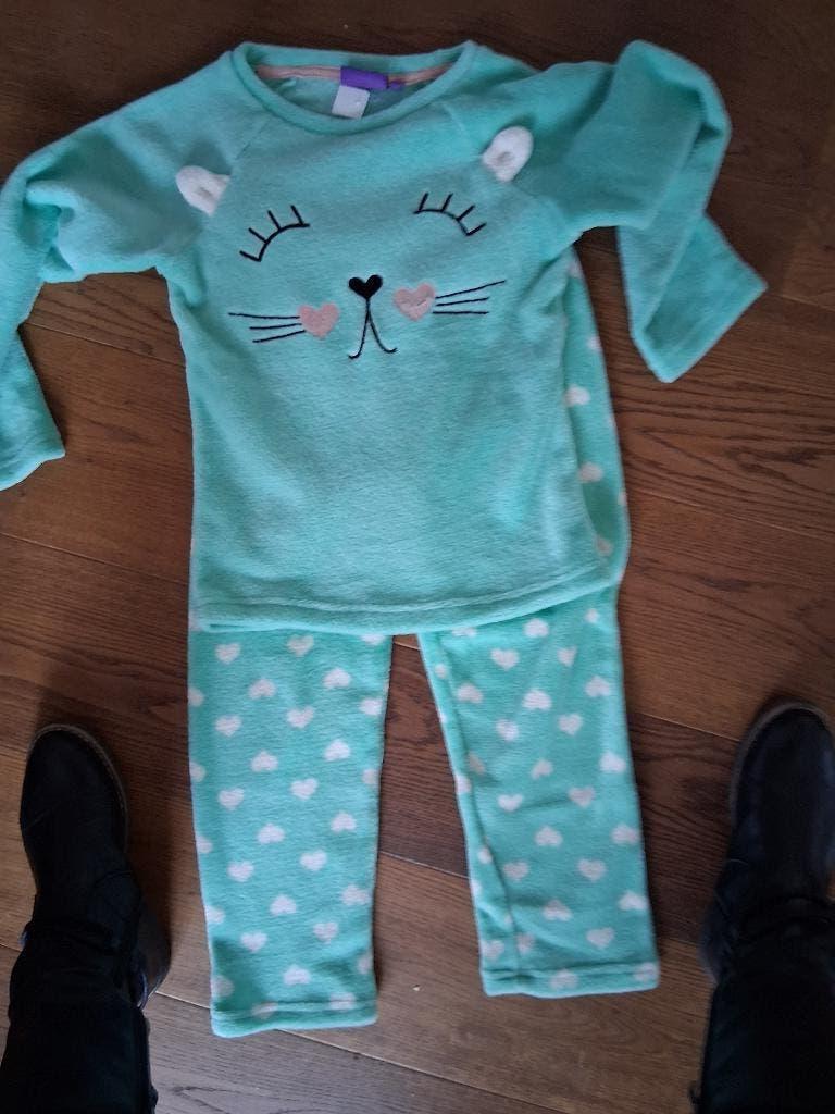 vrolijke kinderpyama winter maat 134/140, Kinderen en Baby's, Kinderkleding | Maat 134, Nacht- of Onderkleding, Nieuw, Ophalen of Verzenden