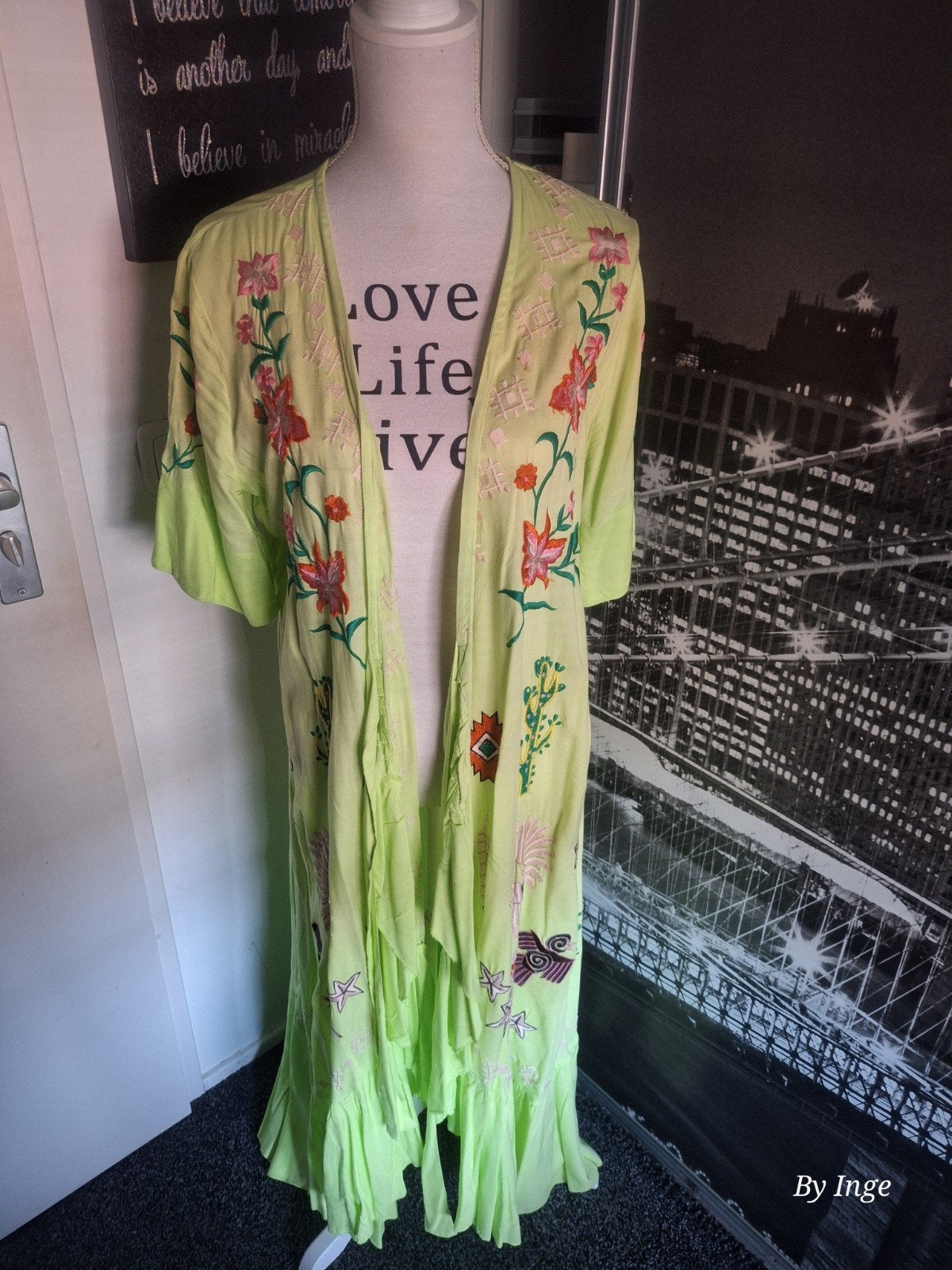 Kimono / Jurk met bloemenborduursels, Maat 38/40 (M), Ophalen of Verzenden, Zo goed als nieuw, Onder de knie