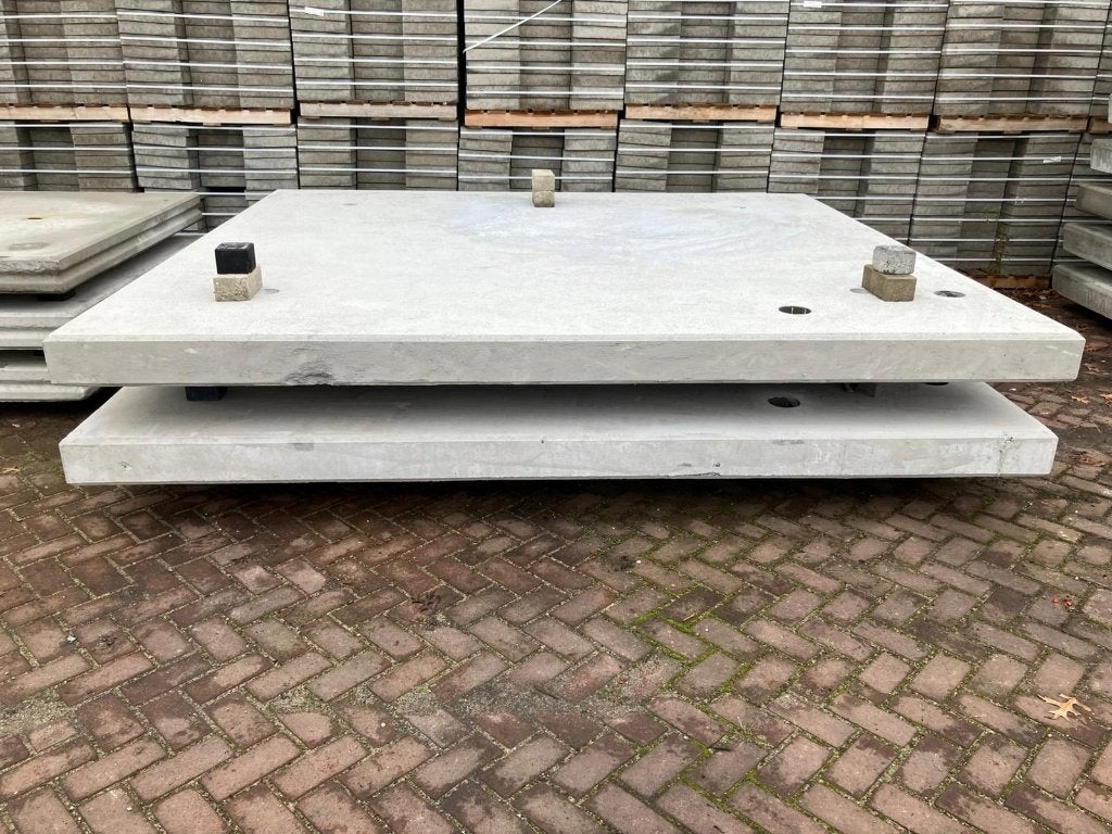2 stevige betonplaten met afmetingen 300x275x16 cm, Ophalen of Verzenden, Nieuw, Overige materialen