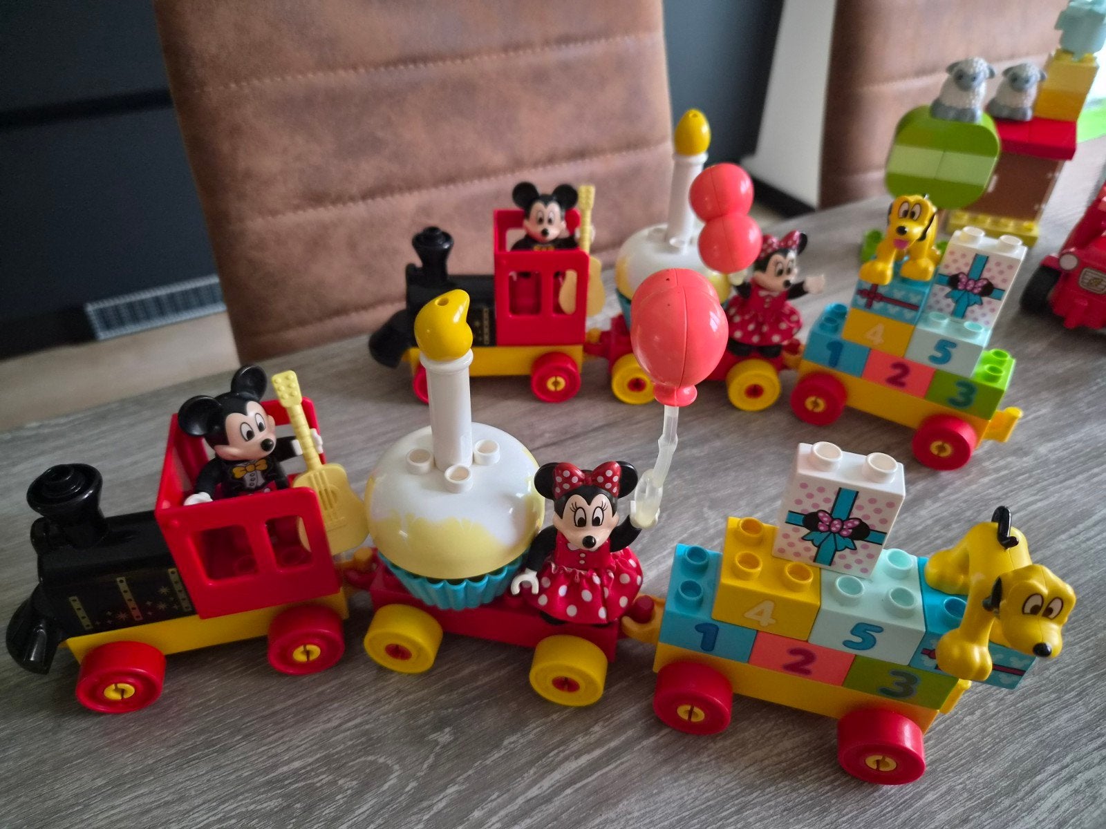 Grote collectie Duplo met Mickey en minnie verjaardags trein
