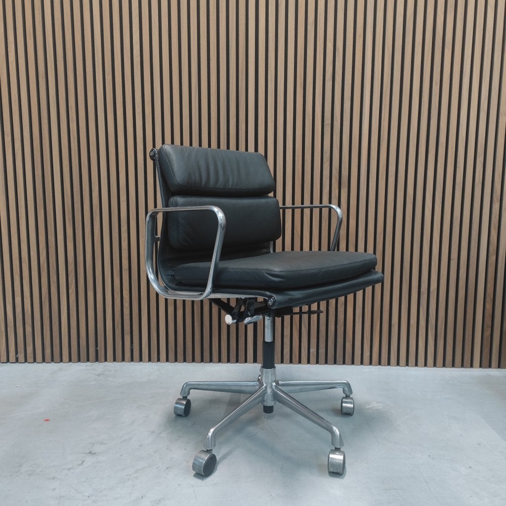Herman Miller Eames EA 217, Antiek en Kunst, Antiek | Kantoor en Zakelijk, Ophalen of Verzenden