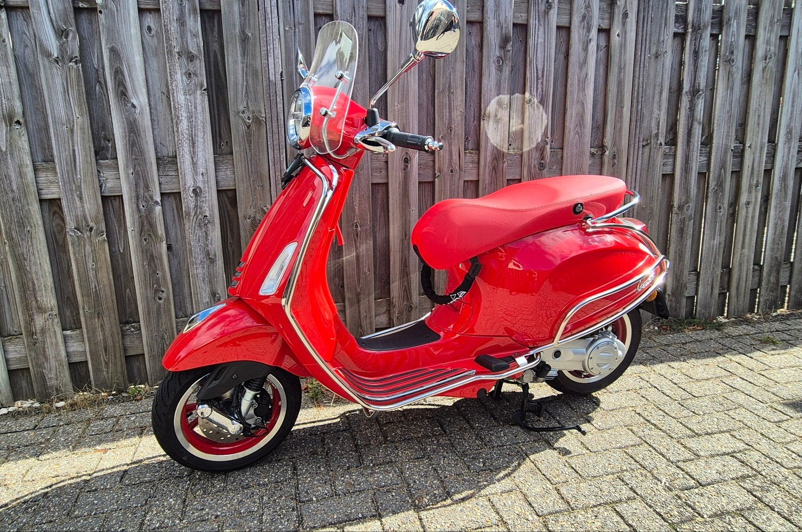 Vespa Primavera RED 50 I-Get  E5  Zo goed als nieuw 774 KM, Fietsen en Brommers, Ophalen, Overige modellen, Maximaal 45 km/u, Zo goed als nieuw