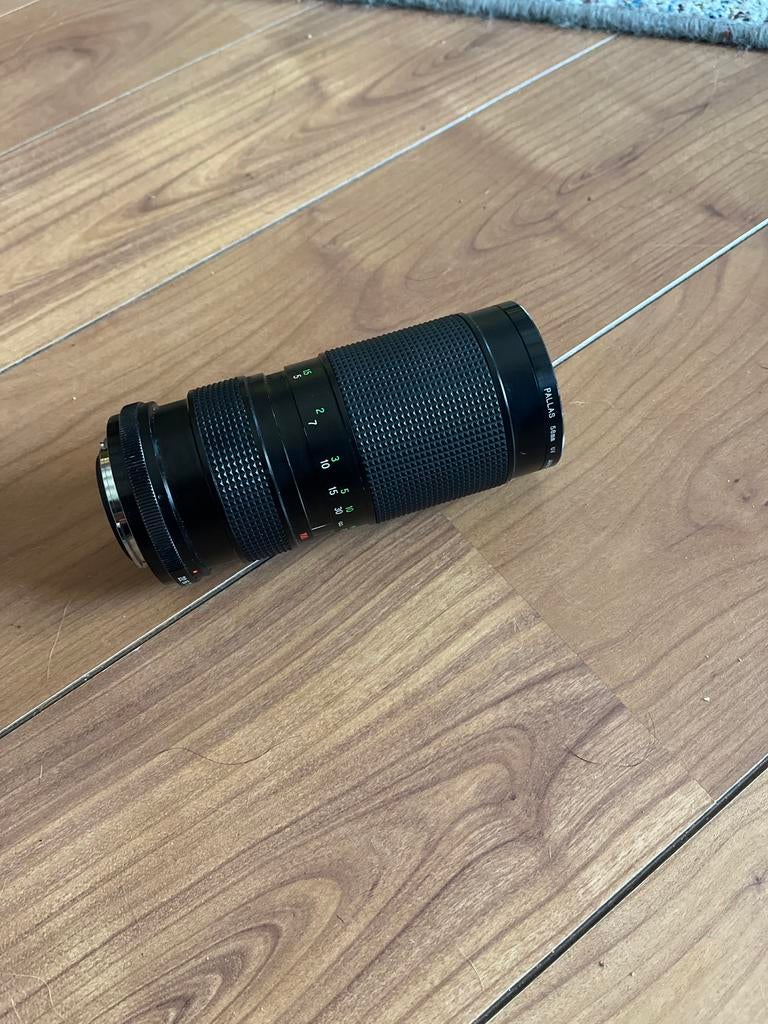 Vivitar 100-200mm f/4 Auto Zoom Close Focusing Lens, Ophalen of Verzenden, Gebruikt, Telelens, Zoom