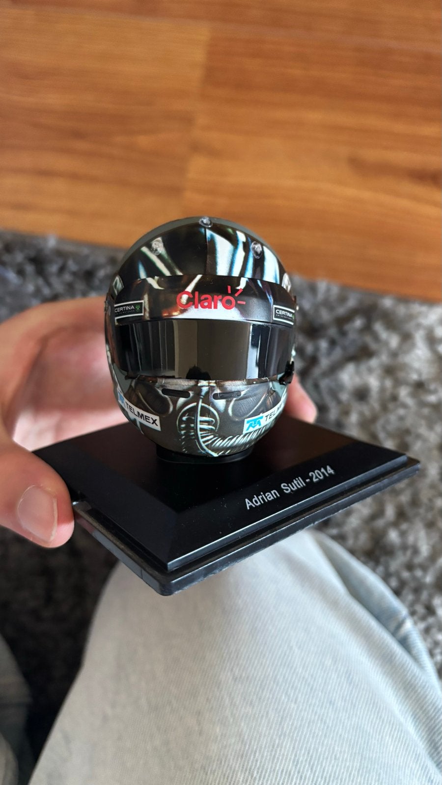 F1 Helm Miniatuur Schaal 1:5 Kimi Raikkonen & Adrian Sutil, Ophalen of Verzenden, Zo goed als nieuw, 1:5 t/m 1:8, Toebehoren