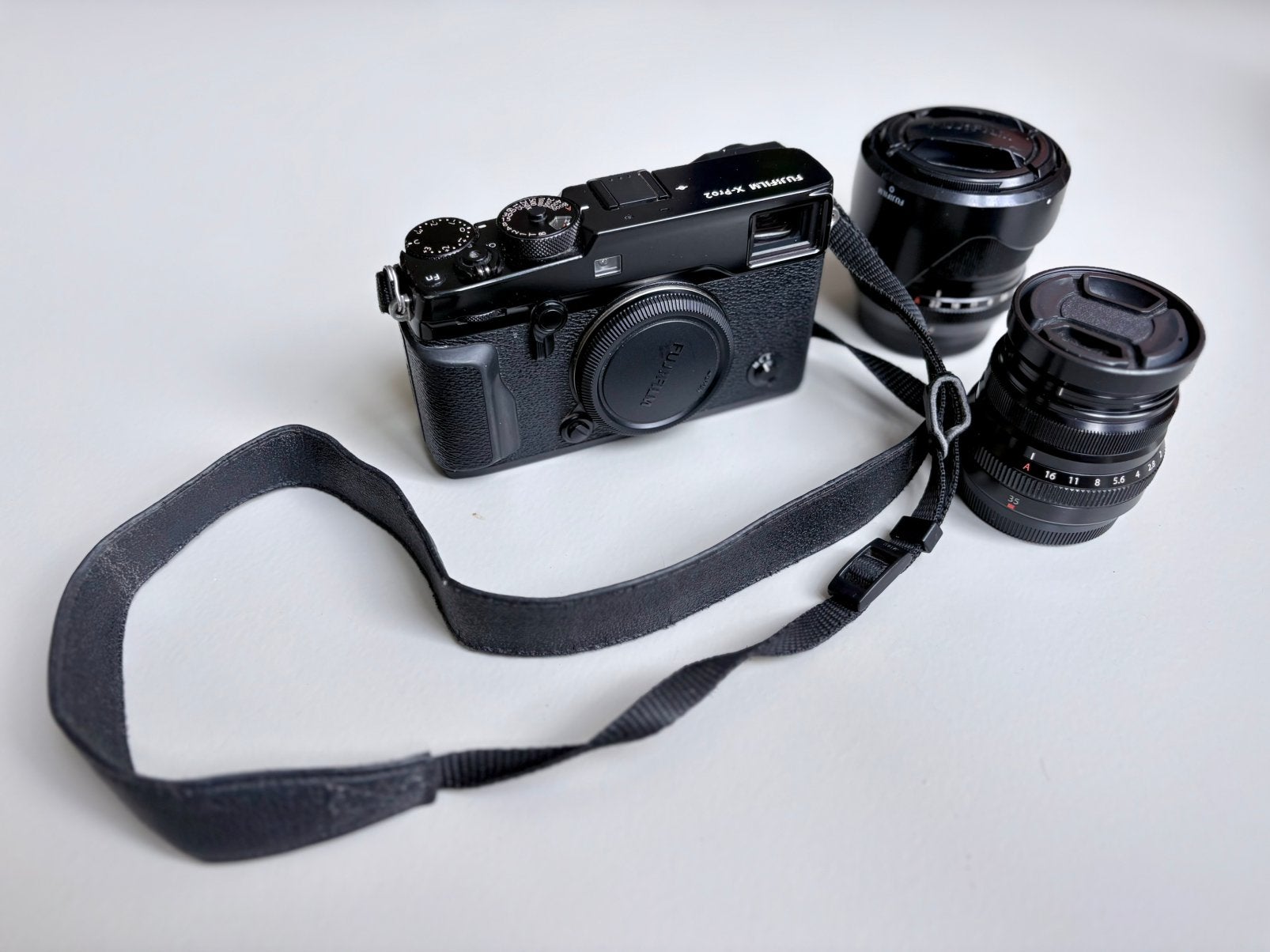 Fuji X-Pro 2 + xf 35mm f2 R RW + xf 14mm f2.8 R, Ophalen, Gebruikt, 8 tot 12x, Dakkant (recht)