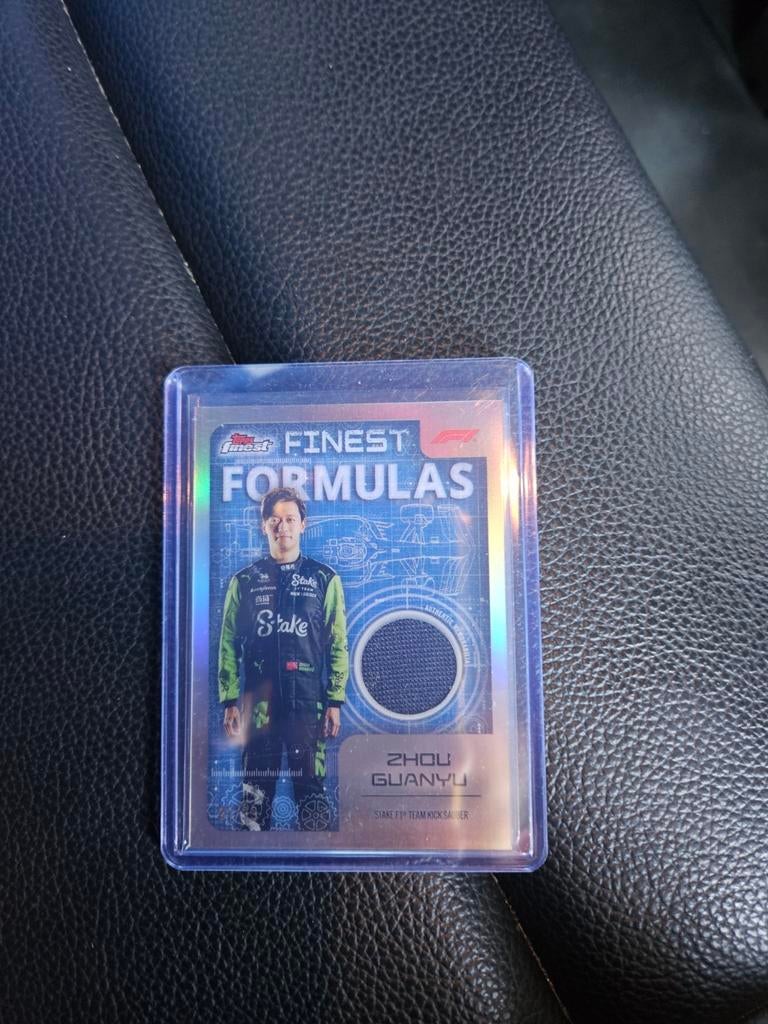 FF-ZHO topps finest relic card zhou guanyu stake sauber f1 t, Hobby en Vrije tijd, Stickers en Plaatjes, Ophalen of Verzenden