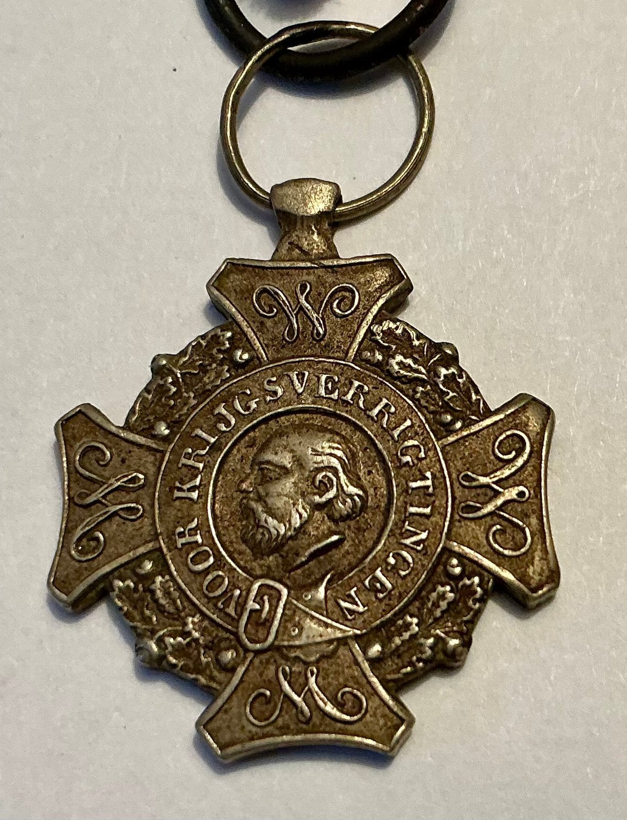 Oude militaire medaille: Voor Krijgsverrigtingen. 1869., Ophalen of Verzenden, Landmacht, Nederland, Lintje, Medaille of Wings