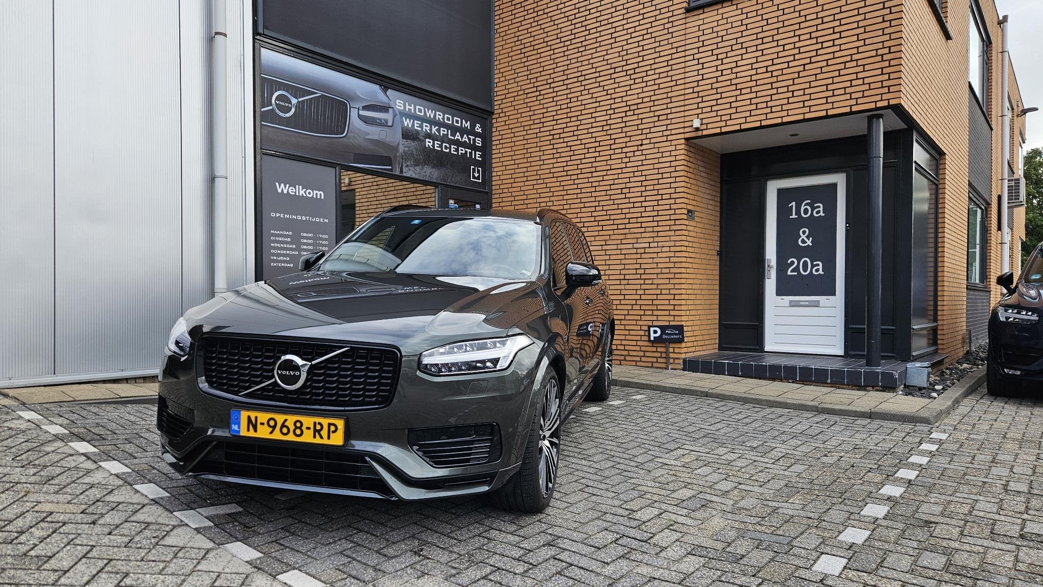 Volvo XC90 2.0 T8 Recharge AWD R-Design, Auto's, Dealer onderhouden, Lichtsensor, Gebruikt, Euro 6