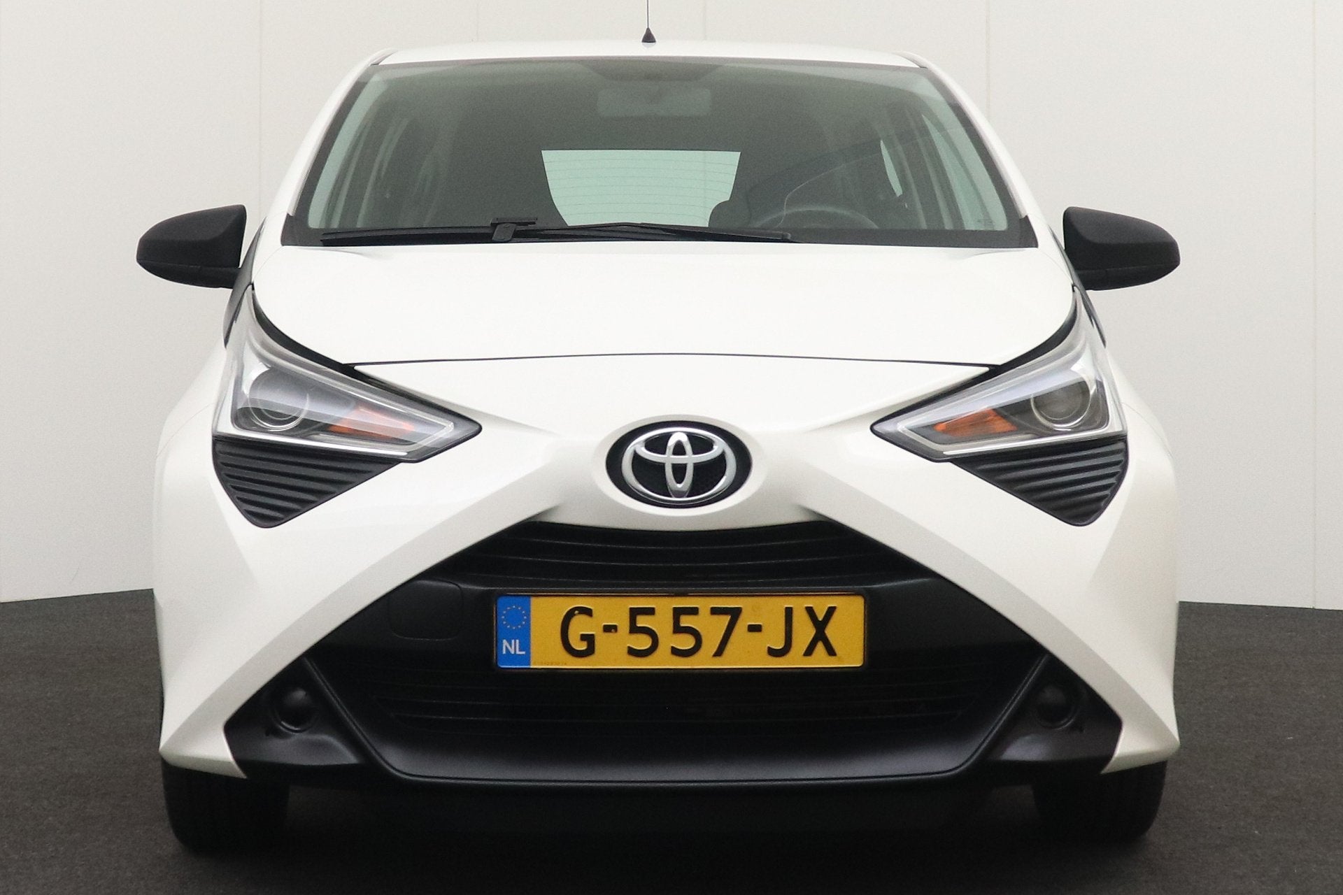Toyota Aygo 1.0 VVT-i X-fun 5-Deurs Bluetooth Airco LED Star, Voorwielaandrijving, Dealer onderhouden, Stof, Gebruikt