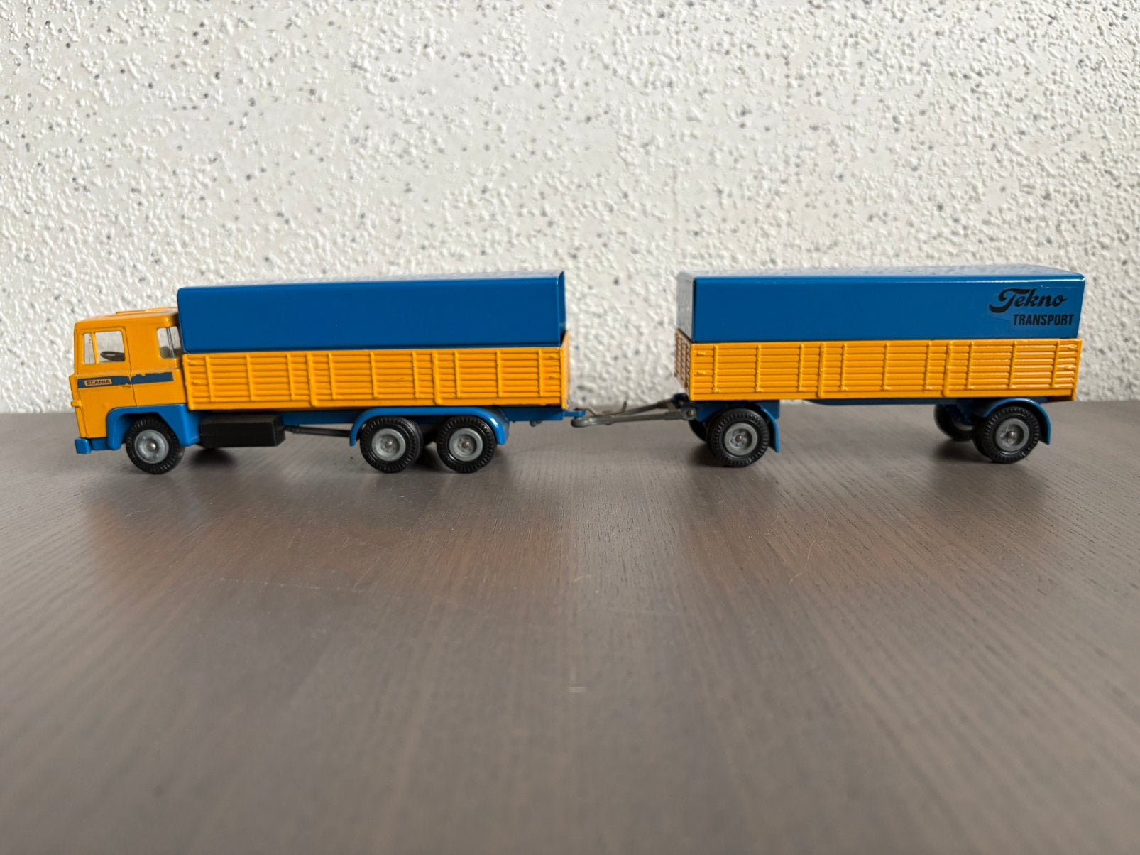 Tekno 1/50 420 + 452 Scania 140 V8 met trailer schaalmodel, Ophalen of Verzenden, Zo goed als nieuw, Bus of Vrachtwagen, Tekno