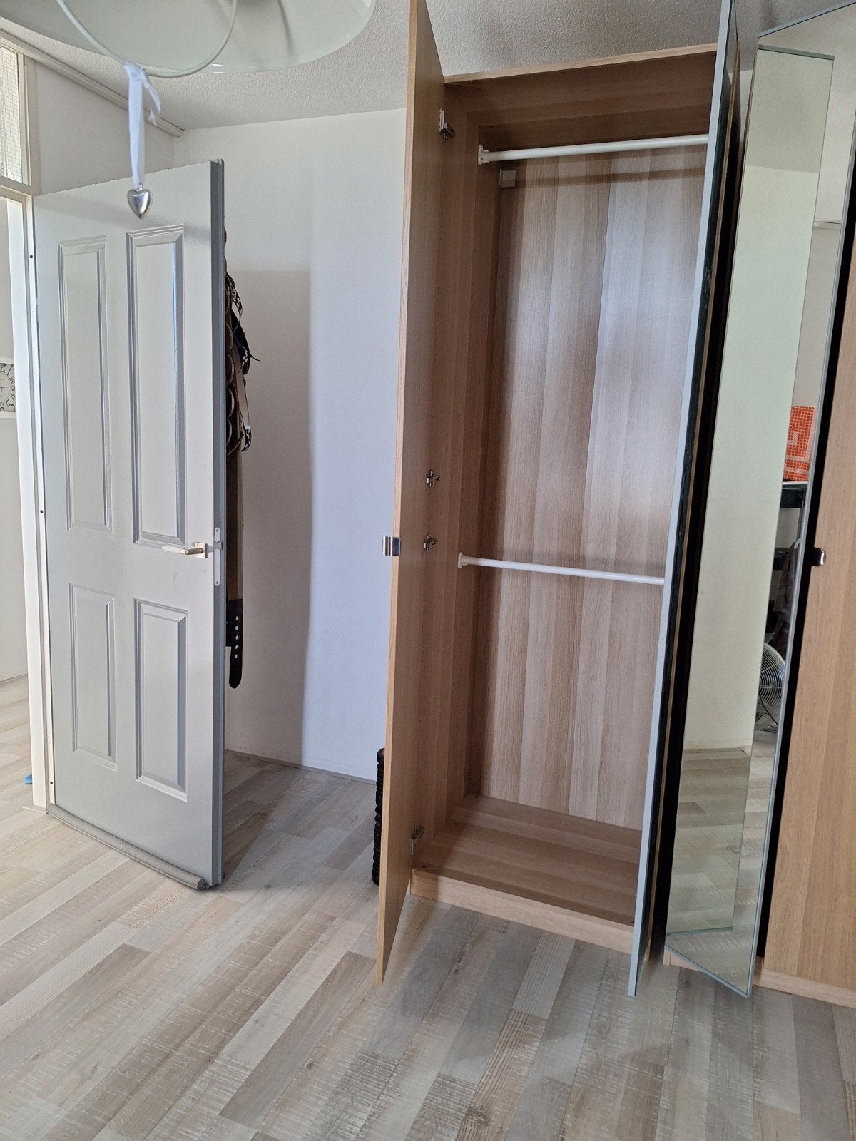 Ikea hangkast, met spiegel., Huis en Inrichting, Ophalen, 200 cm of meer, Zo goed als nieuw, Rechthoekig