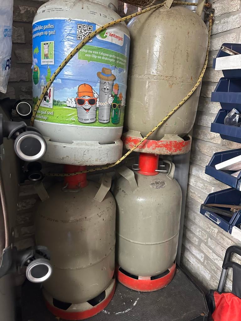2 volle en 2 halfvolle gasflessen (Antargaz en Van der Linde, Ophalen, Gebruikt