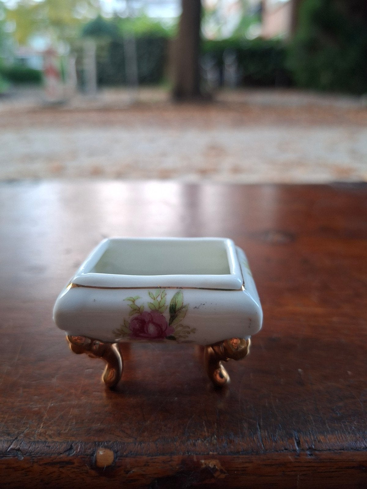 Miniatuur Limoges Stijl Badkuipje met Rozen Decor, Antiek en Kunst, Ophalen of Verzenden