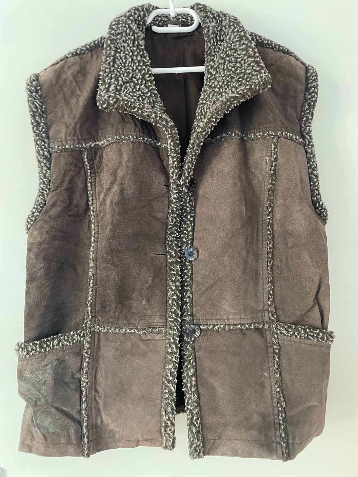 Bruin suède look vest met teddy voering, Ophalen of Verzenden, Gedragen, Maat 38/40 (M), Bruin